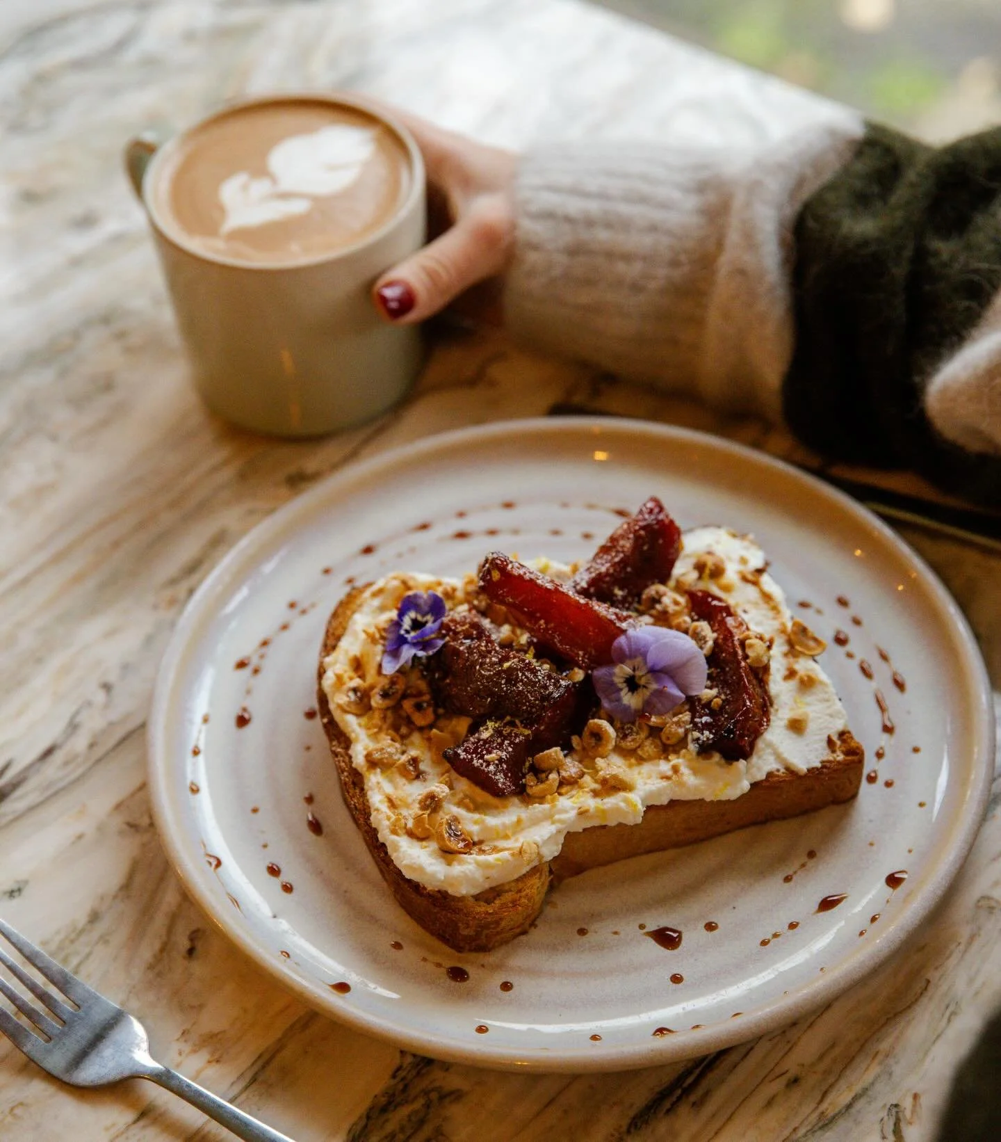 Pop by for brunch, stay for coffee, and make a morning of it&hellip; 🥞☕️

Tuck in to our warm and fluffy buttermilk pancakes, topped with apple &amp; blackberry compote, whipped vanilla mascarpone and toasted almond flakes 🤤

📍Available at Clapham