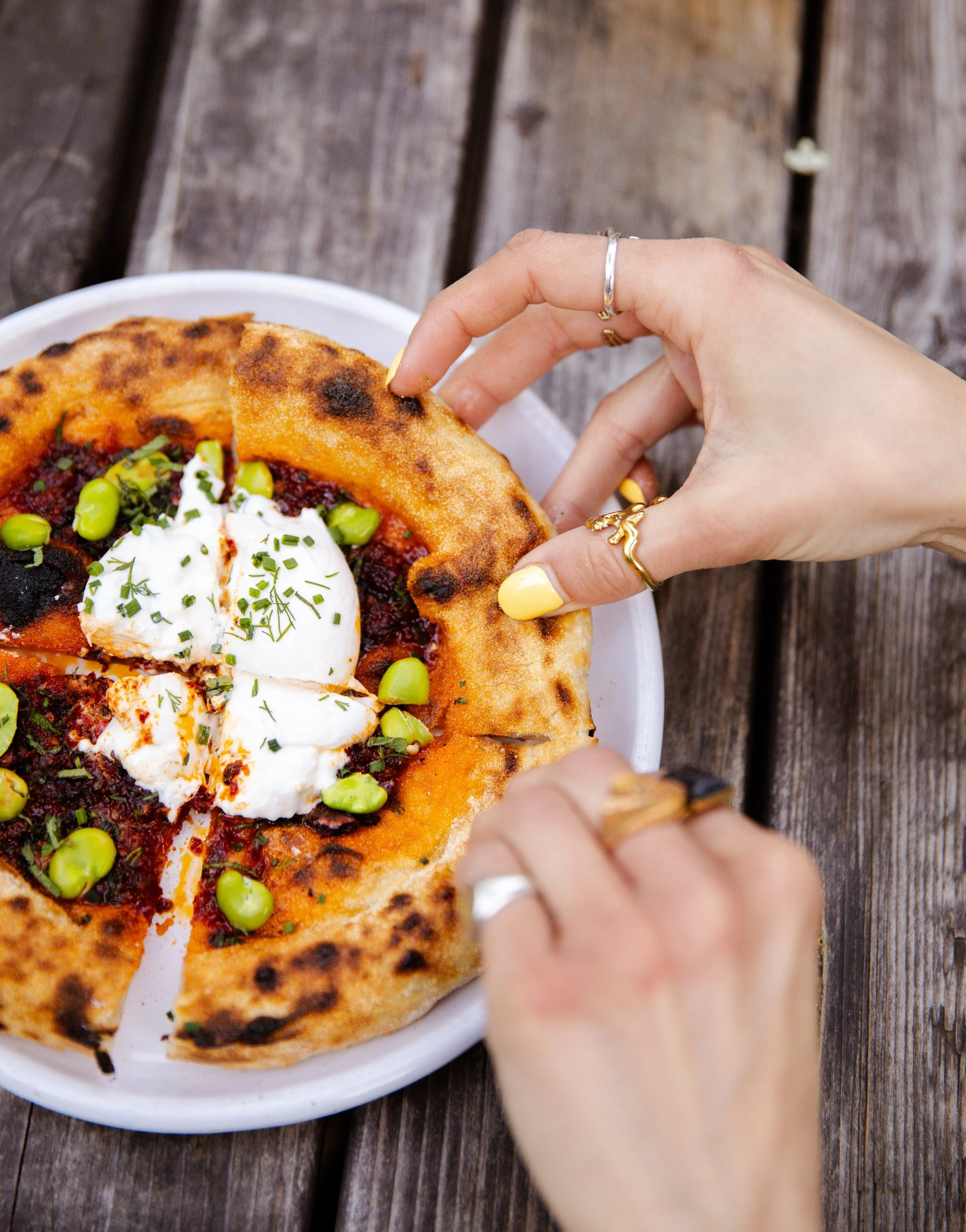 Slow evenings at Lincoln&rsquo;s Inn Fields ☀️🍻

Live music, ice-cold pints and flatbreads made for sharing&hellip; 

📸 N&rsquo;duja butter, broad beans, burrata &amp; mint - spicy, creamy, fresh, and best enjoyed at golden hour