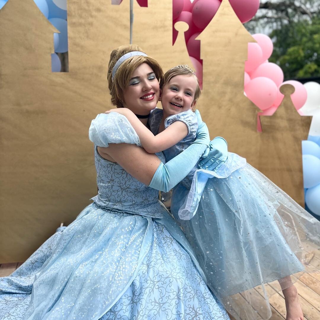 Monday magic!

Cinderella had the most magical weekend making memories with children in Auckland ✨

What a truly special way to spend the break&hellip; Not long now til she gets to spread pixie dust at our Enchanted High Tea!!

#characterperformer #h