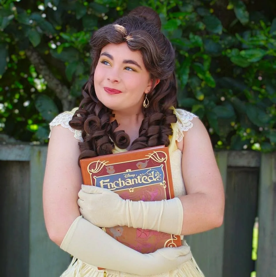Celebrating mid-week magic with Belle! 💫📖

How did you spend your Wednesday? 💛

#characterperformer #hamiltonnz #fairytaleprincessvisits #kidspartyideas #characterentertainment #enchantedentertainmentnz #nzkids #enchantedentertainment #princesscos