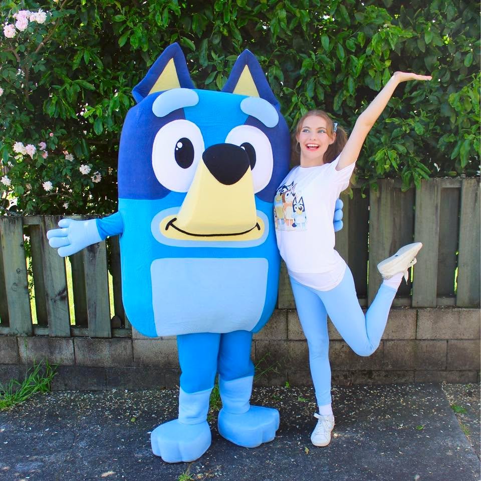 Team work makes the dream work! 💙

Did you know that our puppy playdate celebrations include your very own party assistant?

This very special friend has the magical job of guiding little ones through immersive games and activities, whilst helping o