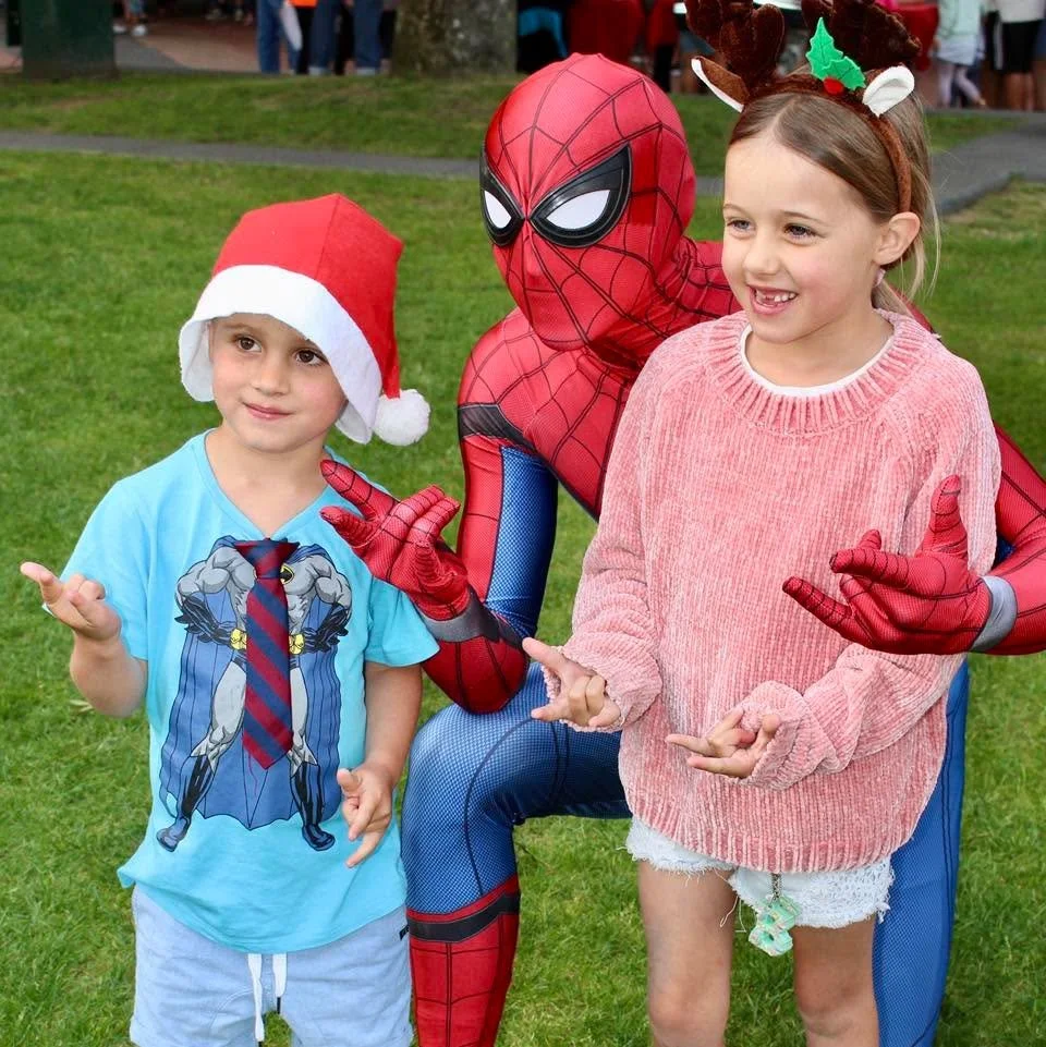 Festive fun is here!! 🎄🧚&zwj;♀️

This wonderfully festive event is happening in Garden Place on the weekend, with gorgeous free face painting, epic outdoor games PLUS our incredible Spider-Man and Tinker Bell!

You also get to meet Santa at this ev