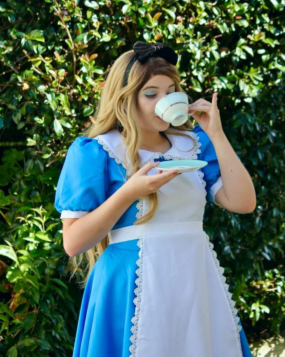 A spot of tea will do the trick&hellip; Especially on International Tea Day!! ☕️💙

Alice loves to attend magical tea parties with her Wonderland friends, and Dinah of course!!

What tea are you drinking to celebrate the occasion? 🫖

#wonderlandpart