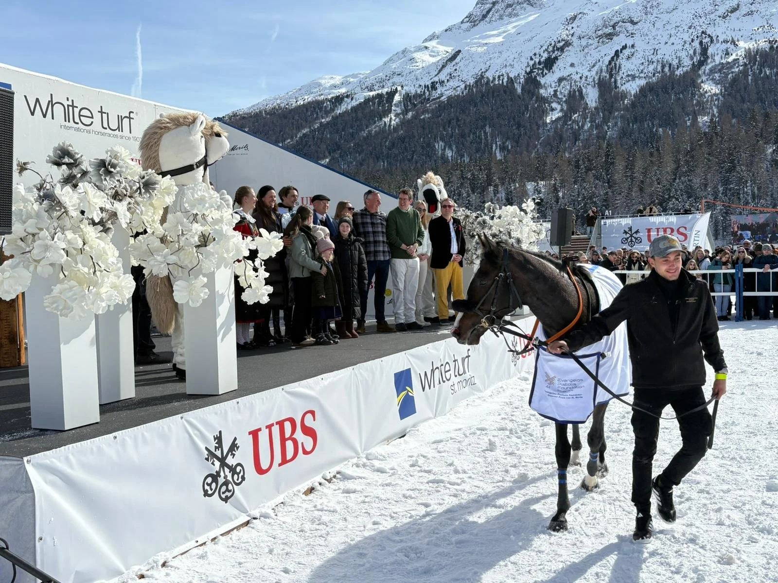 Doppelerfolg in St. Moritz ❄️ Sieg im Grossen Preis &amp; Podium im Skikjöring