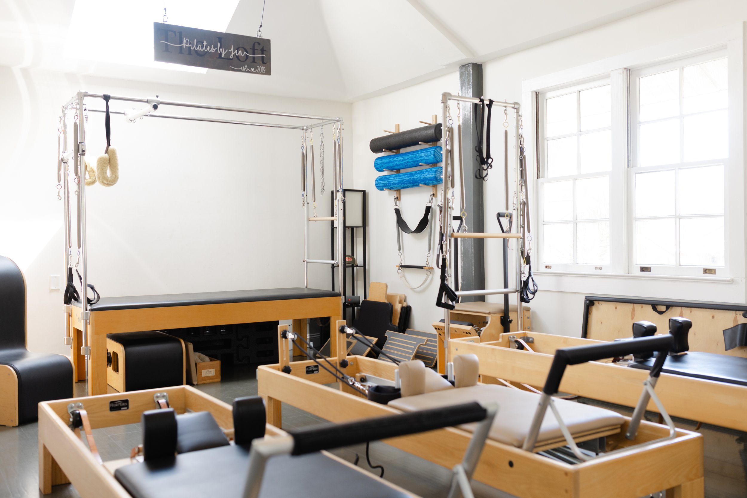 Pilates by Jen studio located in Jacksonville, Florida offering 1:1 privates, groups, equipment and mat classes.