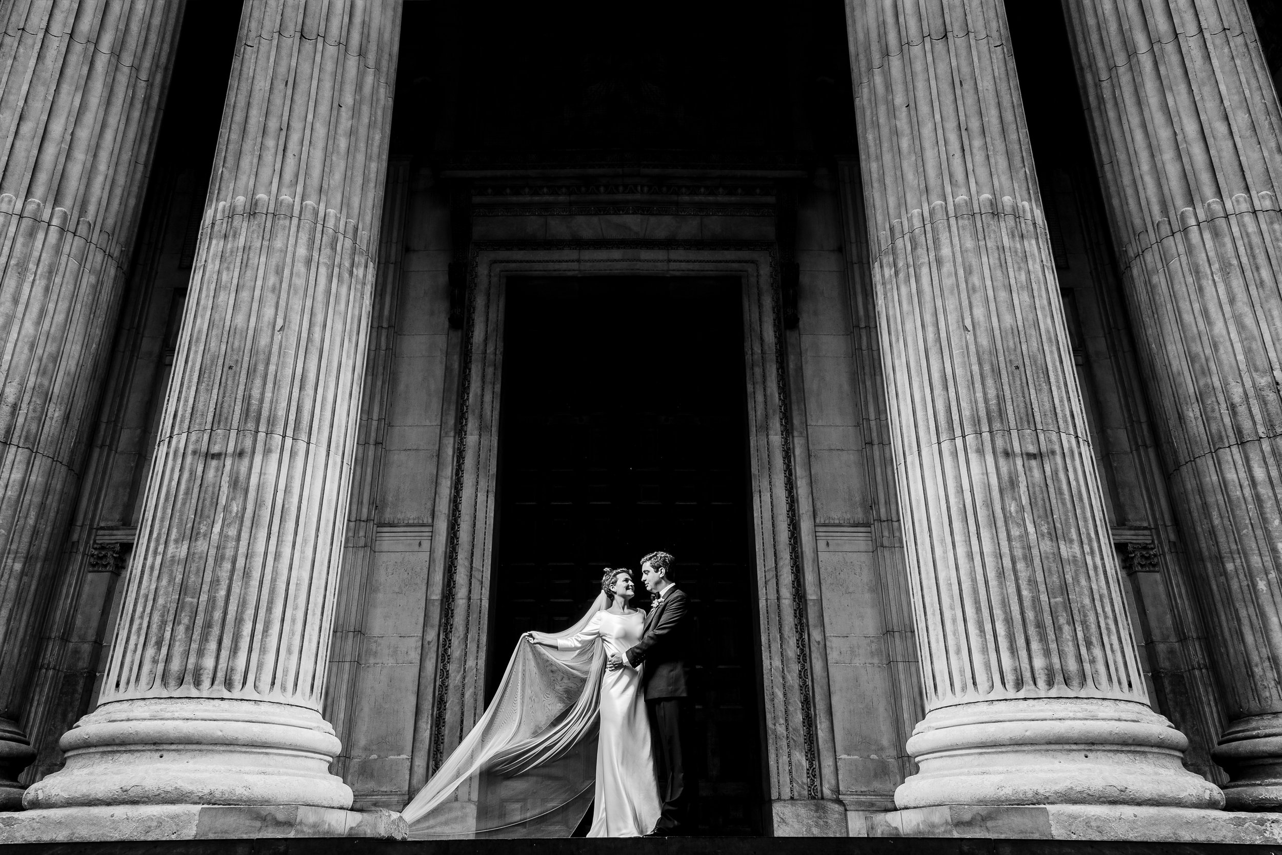 bride and groom outside st pauls cathedral