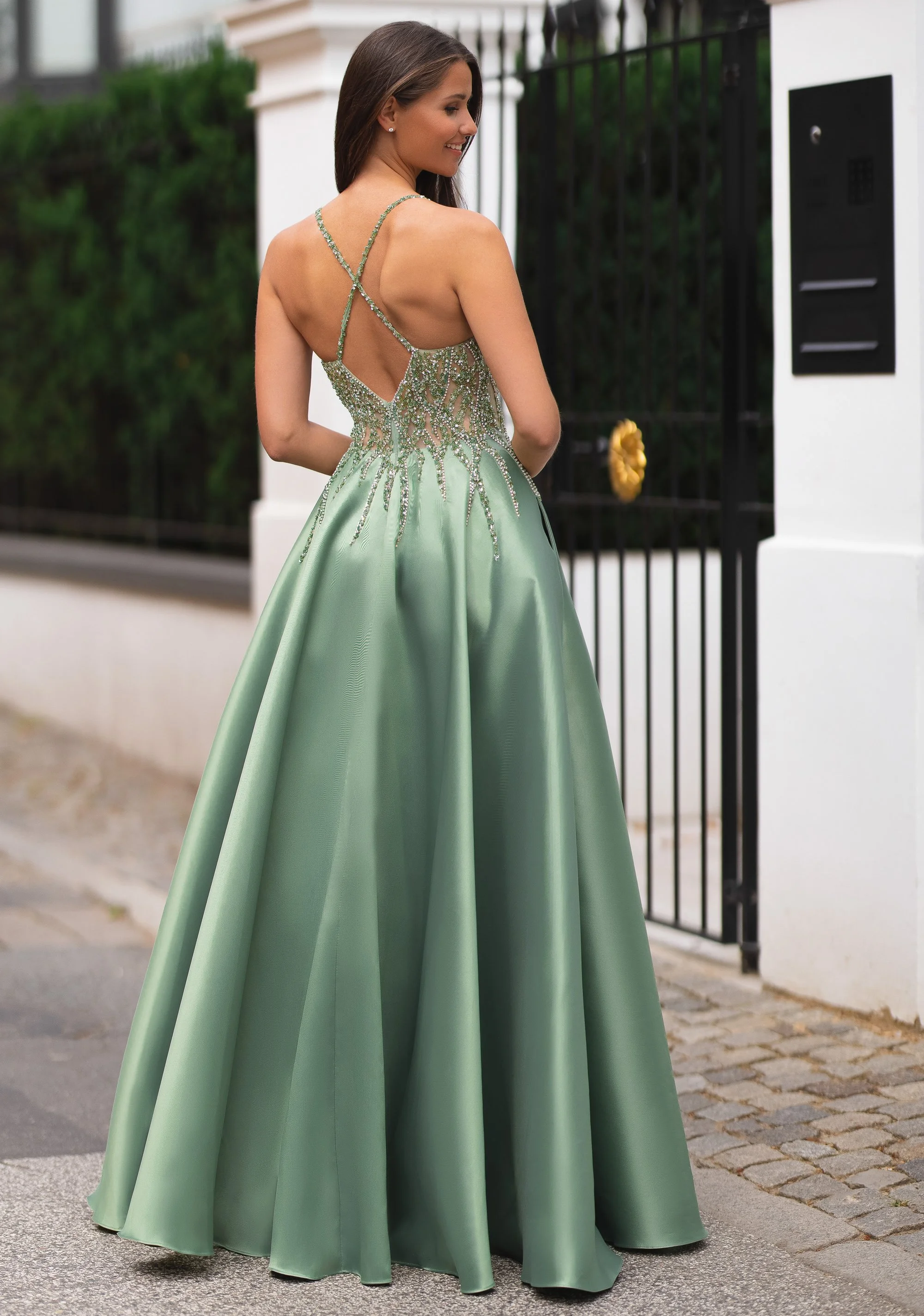 Balklänning-satin-glitter-linköping.jpg