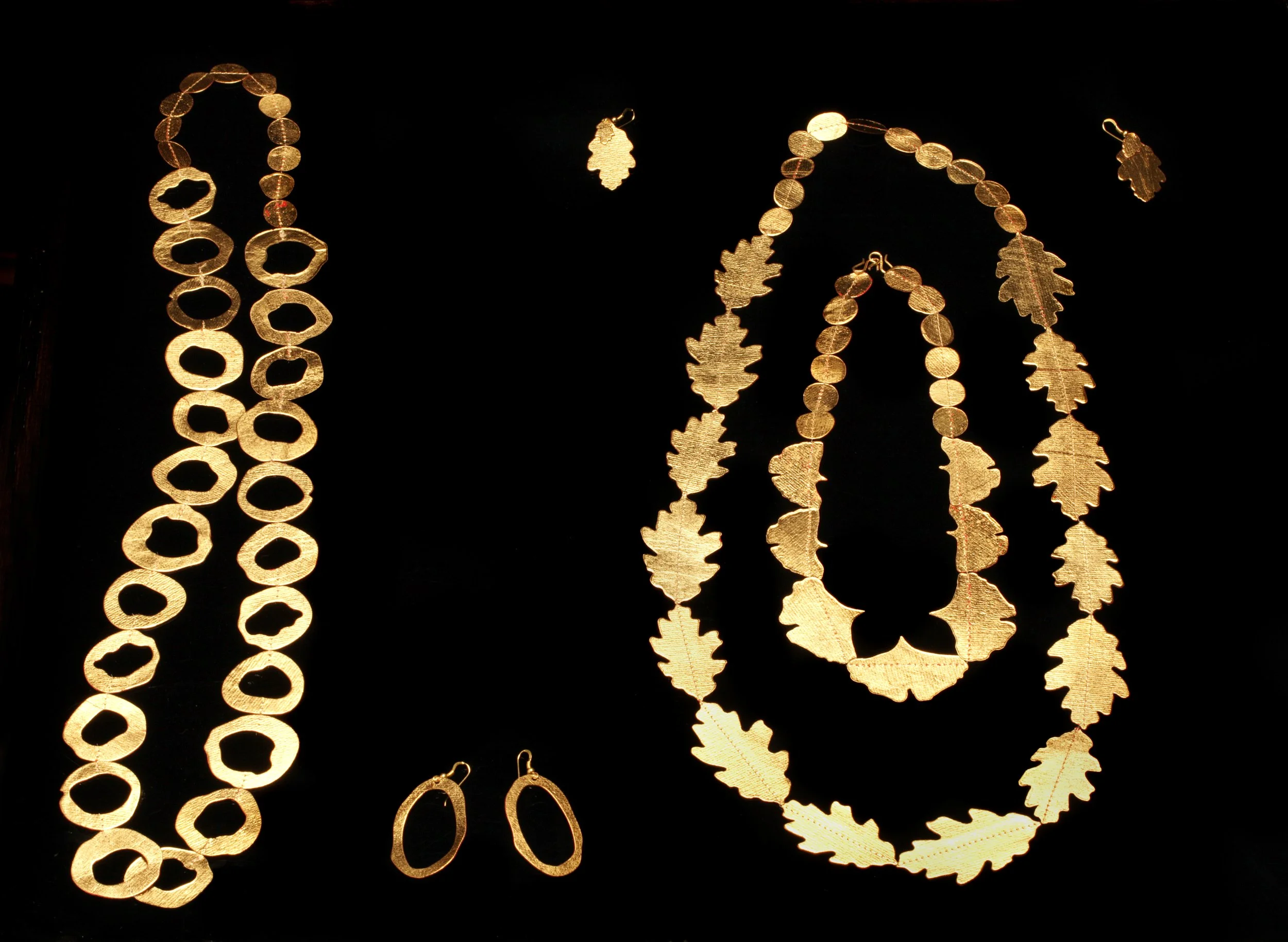 Gilded paper Jewellery, isabelle de Borchgrove