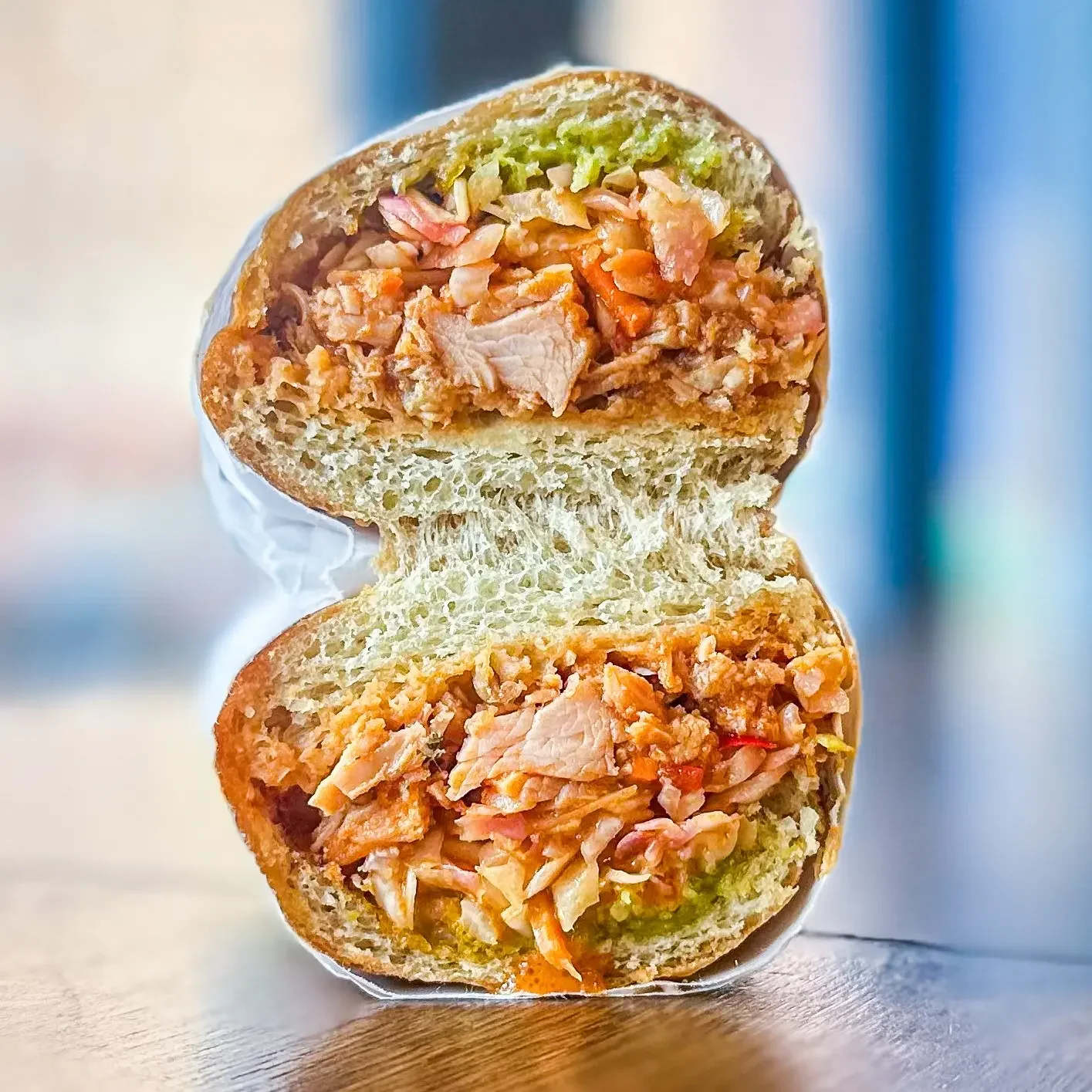 Sandwich épicé au poulet de dinde effiloché au barbecue, offre saisonnière de Sandwell, disponible dans tous nos restaurants