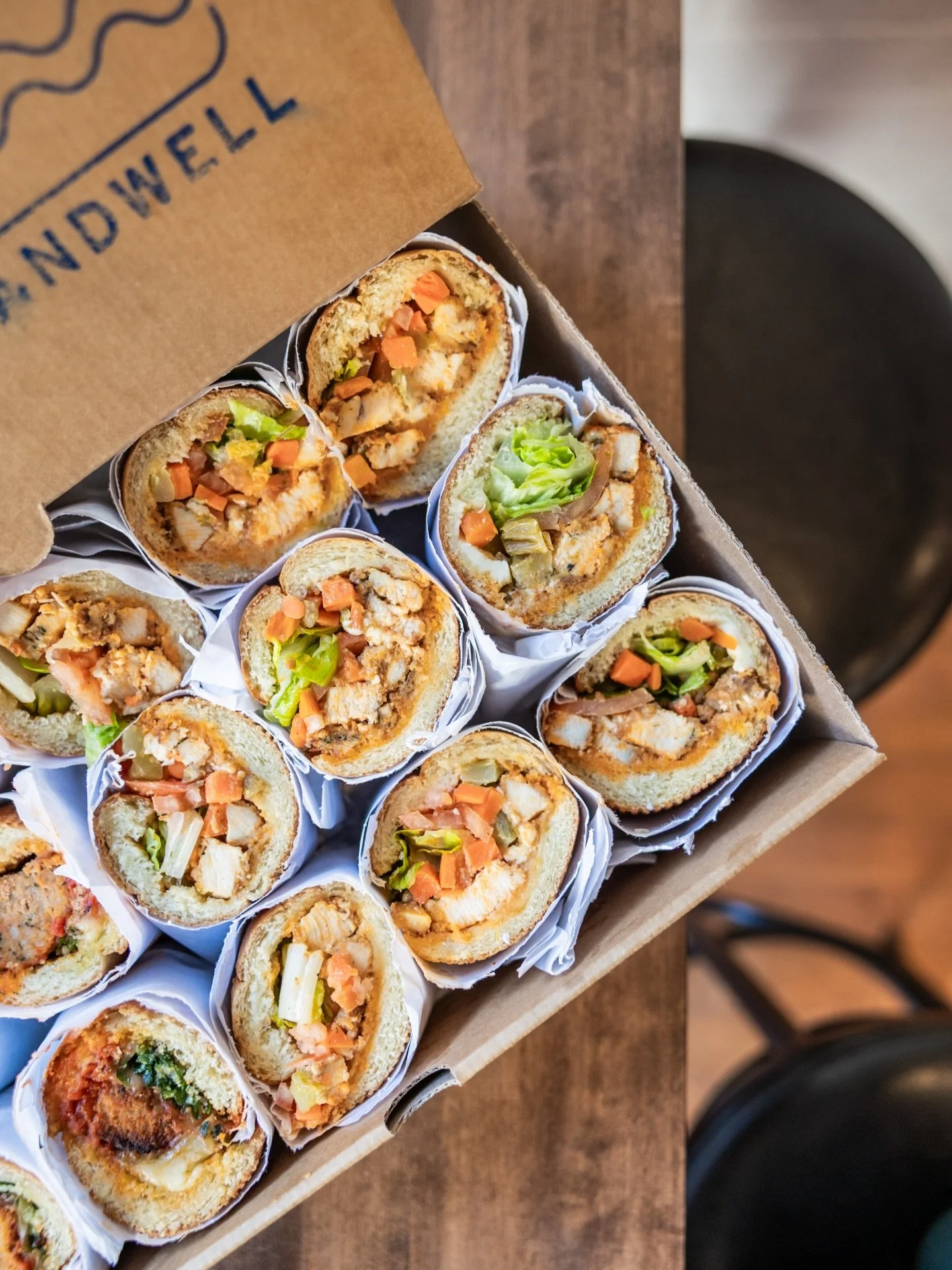 Big Game plans: handled 🏈🥪
Our Gameday Party Boxes are stacked with crowd-favorite Sandwell sandwiches like Buffalo Chicken &amp; Turkey Meatball subs &mdash; baked fresh, better-for-you, and deliciously satisfying.

Hosting friends? Feeding the of