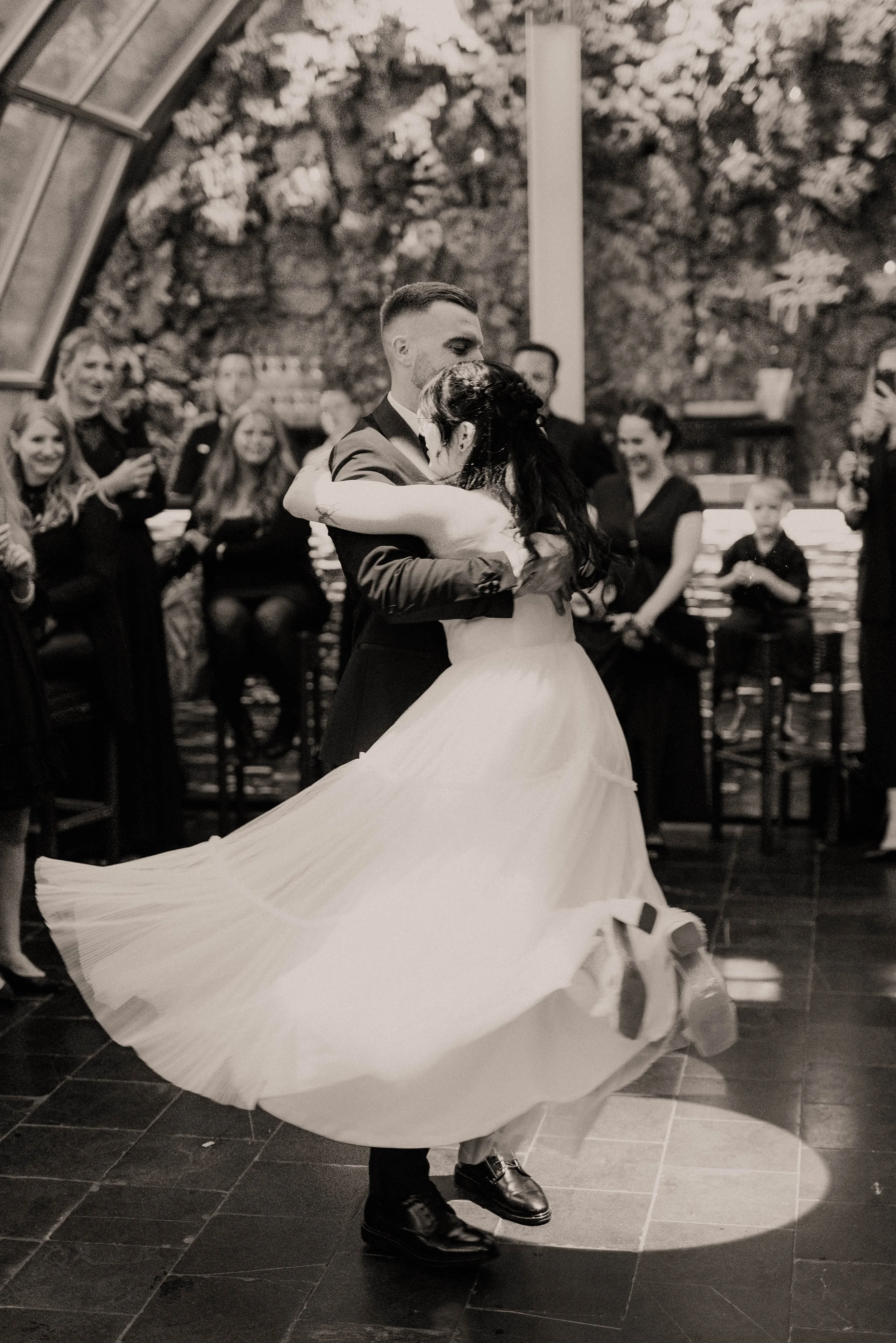 S&J 9. Hochzeitstanz B&W-26.jpg