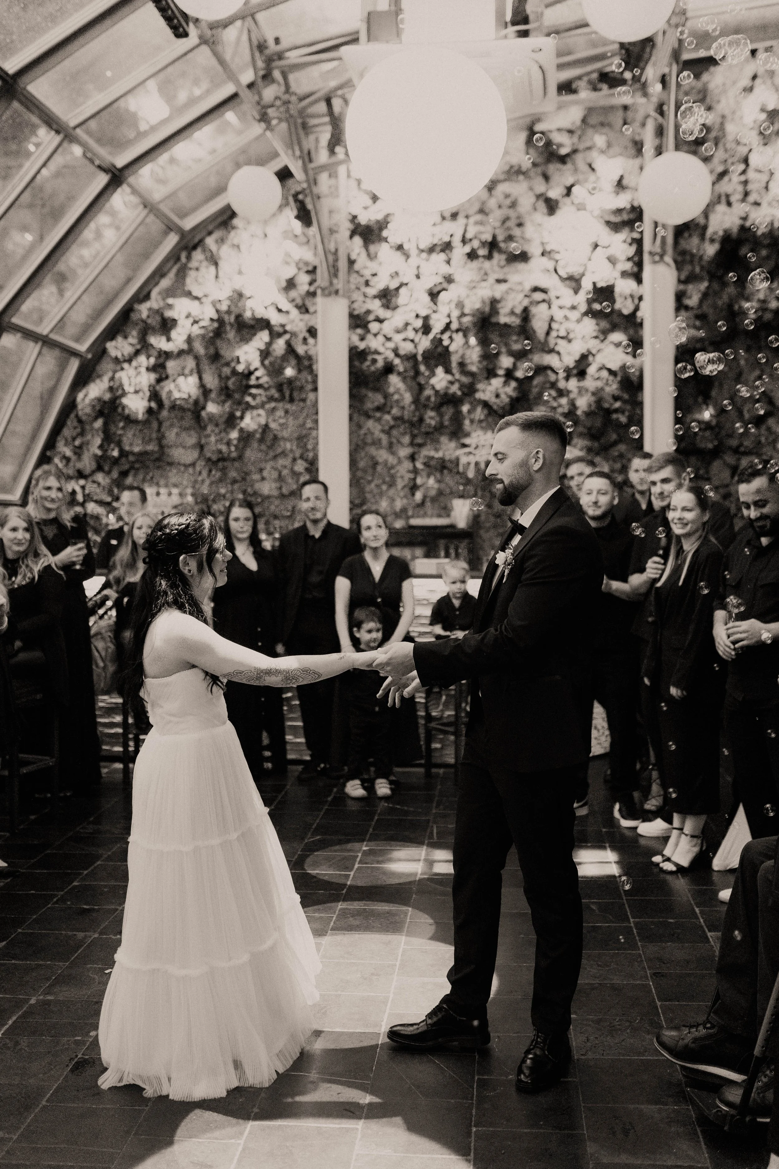S&J 9. Hochzeitstanz B&W-12.jpg