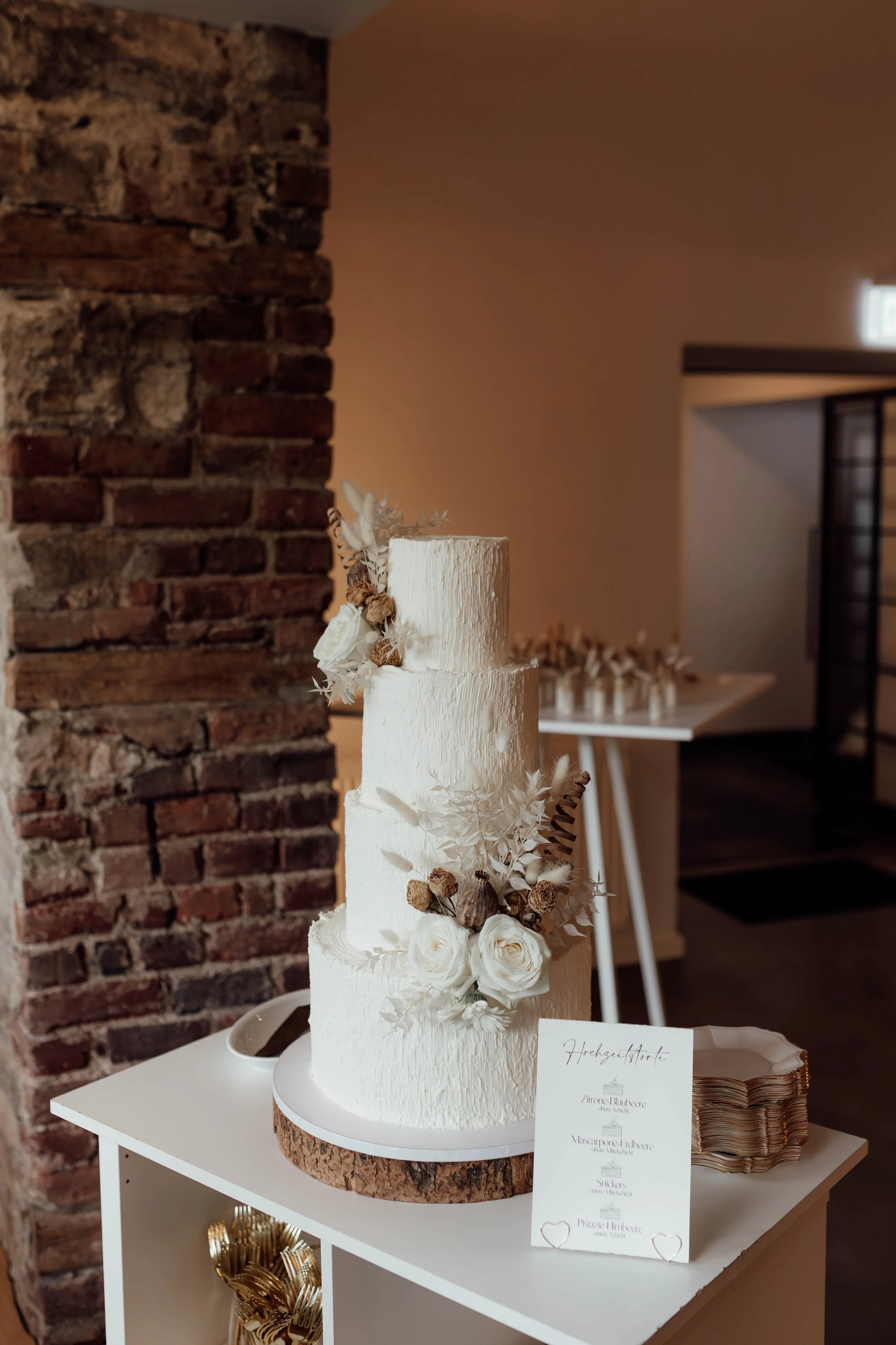 L&D 11. Hochzeitstorte-1.jpg