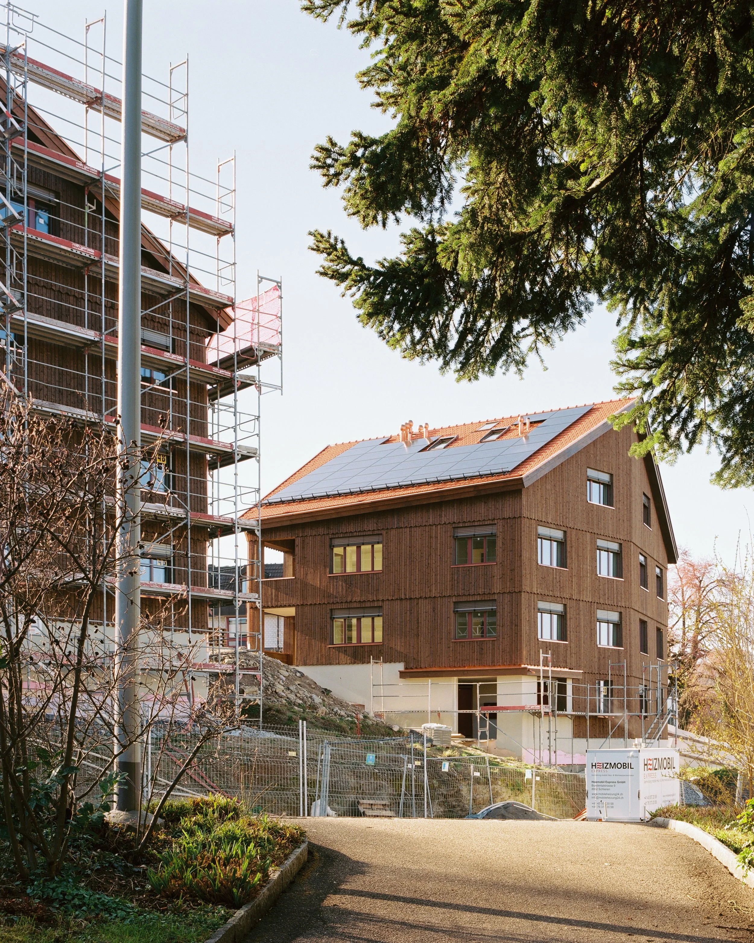 Siedlung-Hohwies-Oetwil-am-See-Baustelle-Haus.jpg