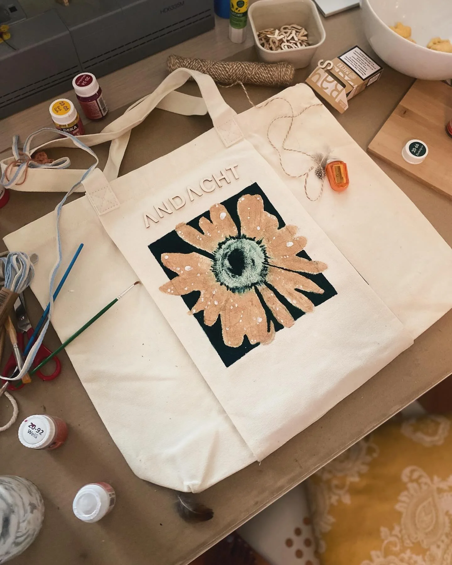 ANDACHT
ist das stille Verweilen der Seele im Licht des G&ouml;ttlichen, ein Lauschen nach innen, wo das Ewige leise spricht.

DEVOTION
is the soul&rsquo;s quiet dwelling in the light of the Divine, a listening inward where the Eternal speaks in whis