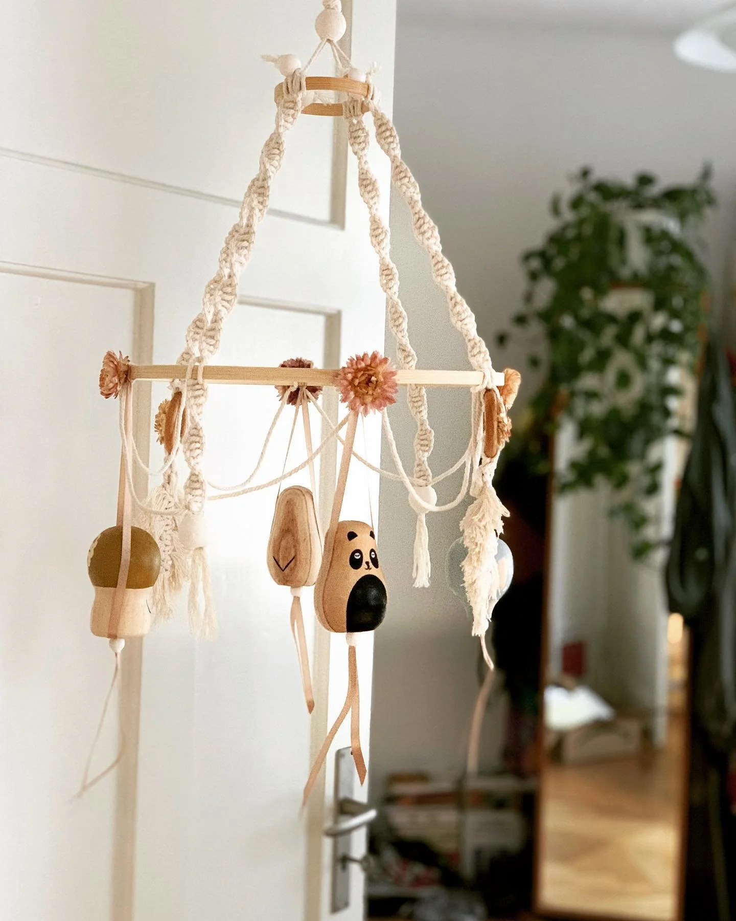 Like stars are to the sky, so are the children to our world. 

Here to shine ✨

#handcraft #handcrafting