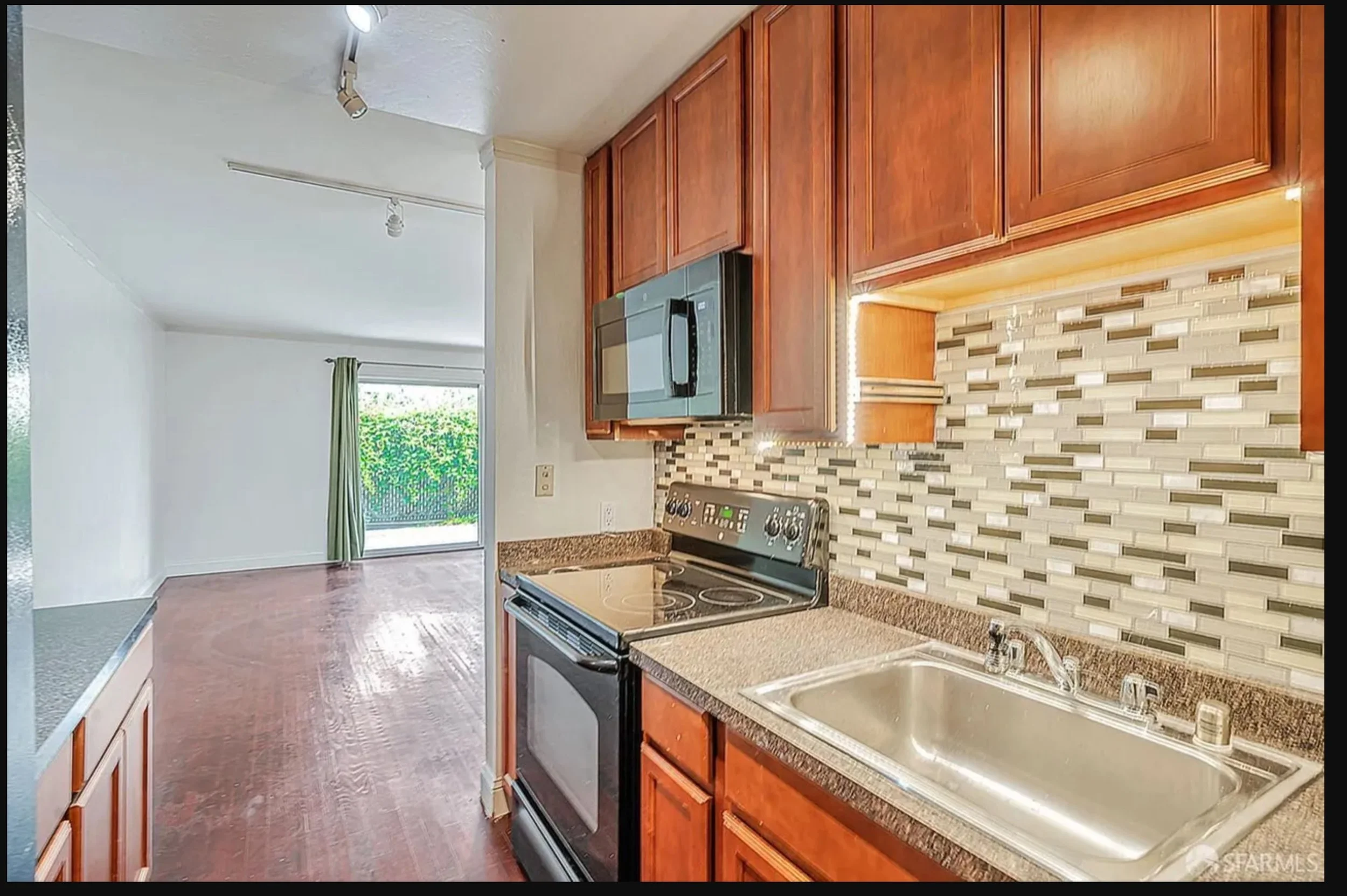 E-Btm-Kitchen.jpg