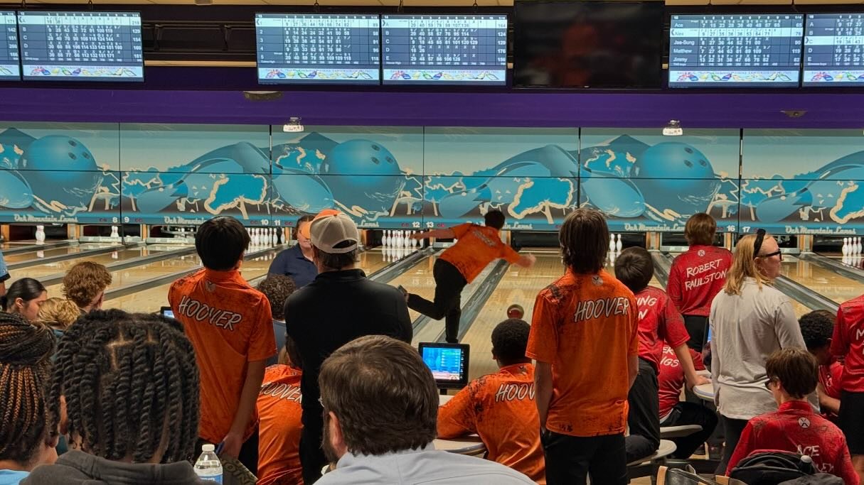 Sails Up! Watching the Hoover Boys Bowling Team show out! 
#GodBless #GoBucs🏴&zwj;☠️