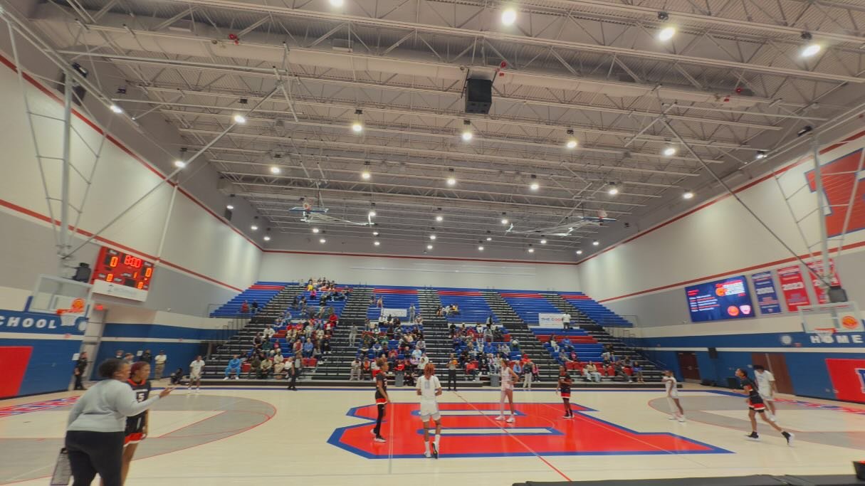 @HooverLadyBucs are up at the half, 27-20 at the @_Lady_Panthers Lynn Whitfield Classic.