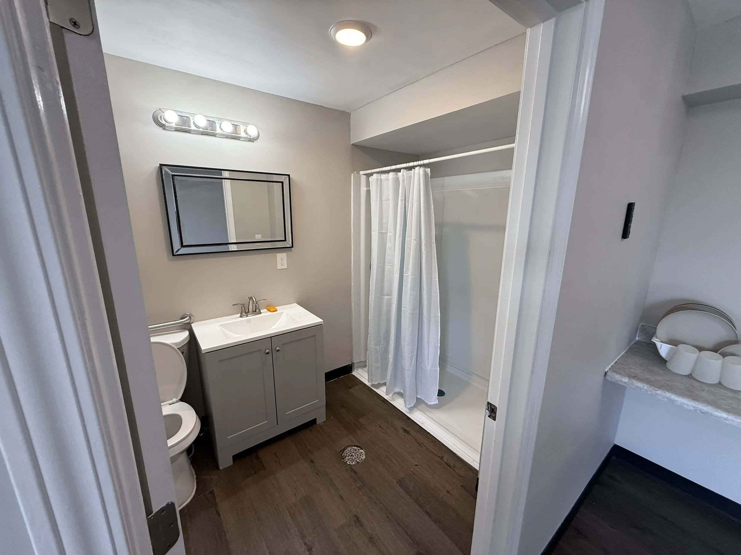 kitchenette bathroom.jpg