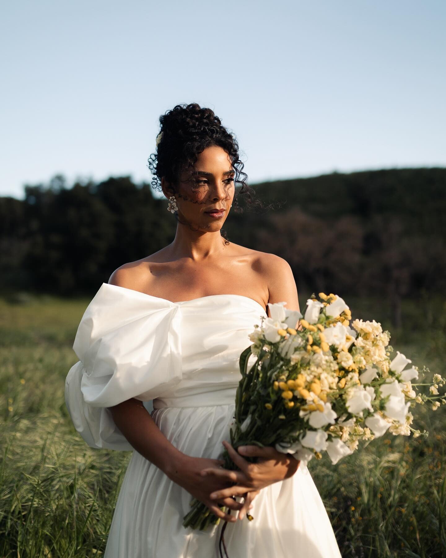 I know it&rsquo;s second post in one day but I&rsquo;m swooning over these shots from this week&rsquo;s #styledbridalshoot 🥹 What a pleasure to collaborate with such incredibly talented women. Can&rsquo;t wait to share more from this set!!

Makeup: 