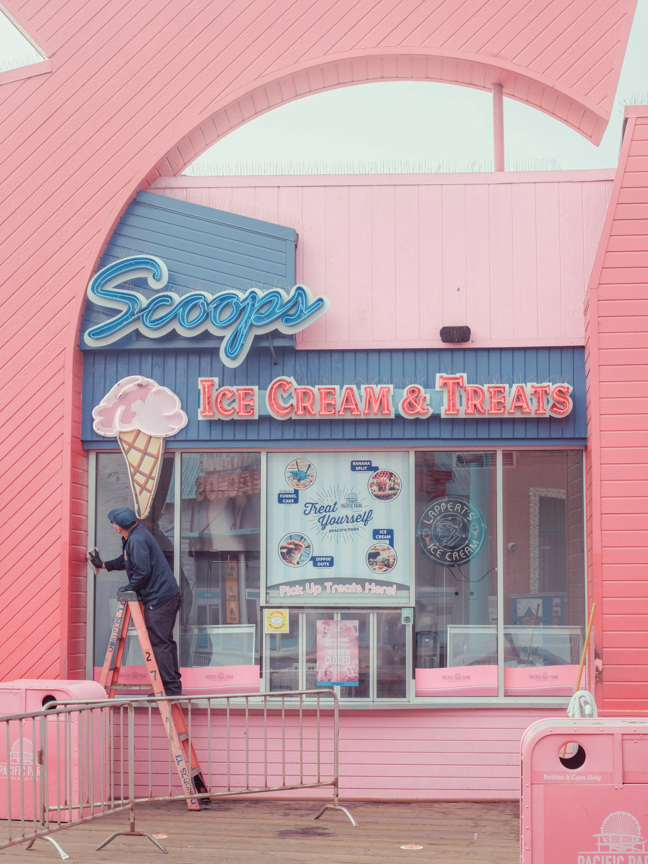 Scoops Icea Cream & Treats, Santa Monica, California, 2022-2.jpg