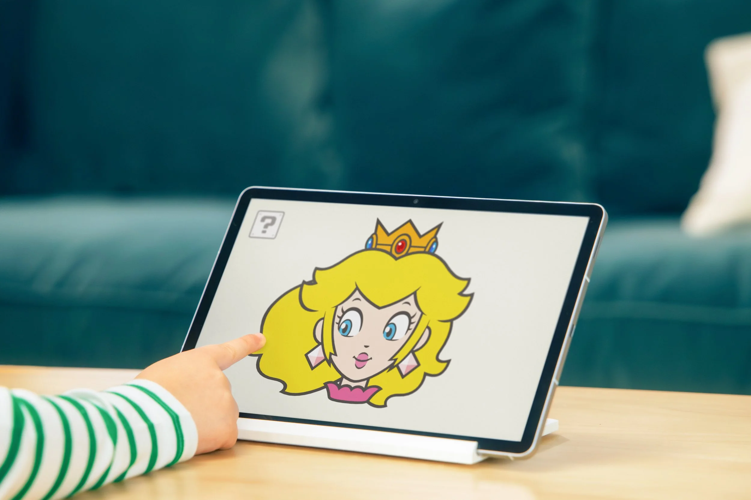 16_THOMAS_Hello_Mario_App_Switch_Mobile_Coffee_Table_10755-2.jpg