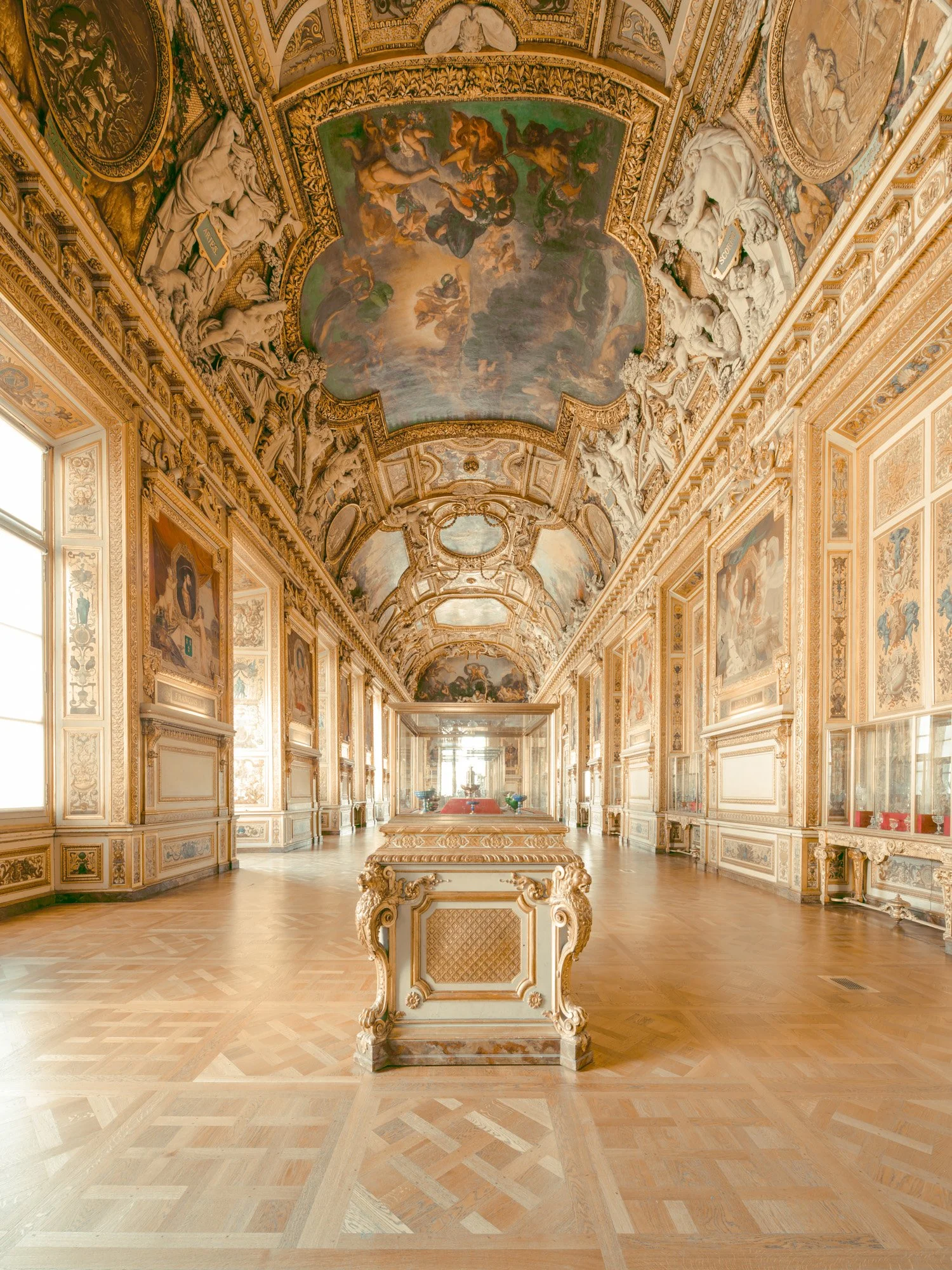 Louvre, Galerie d'Apollon II-2.jpg