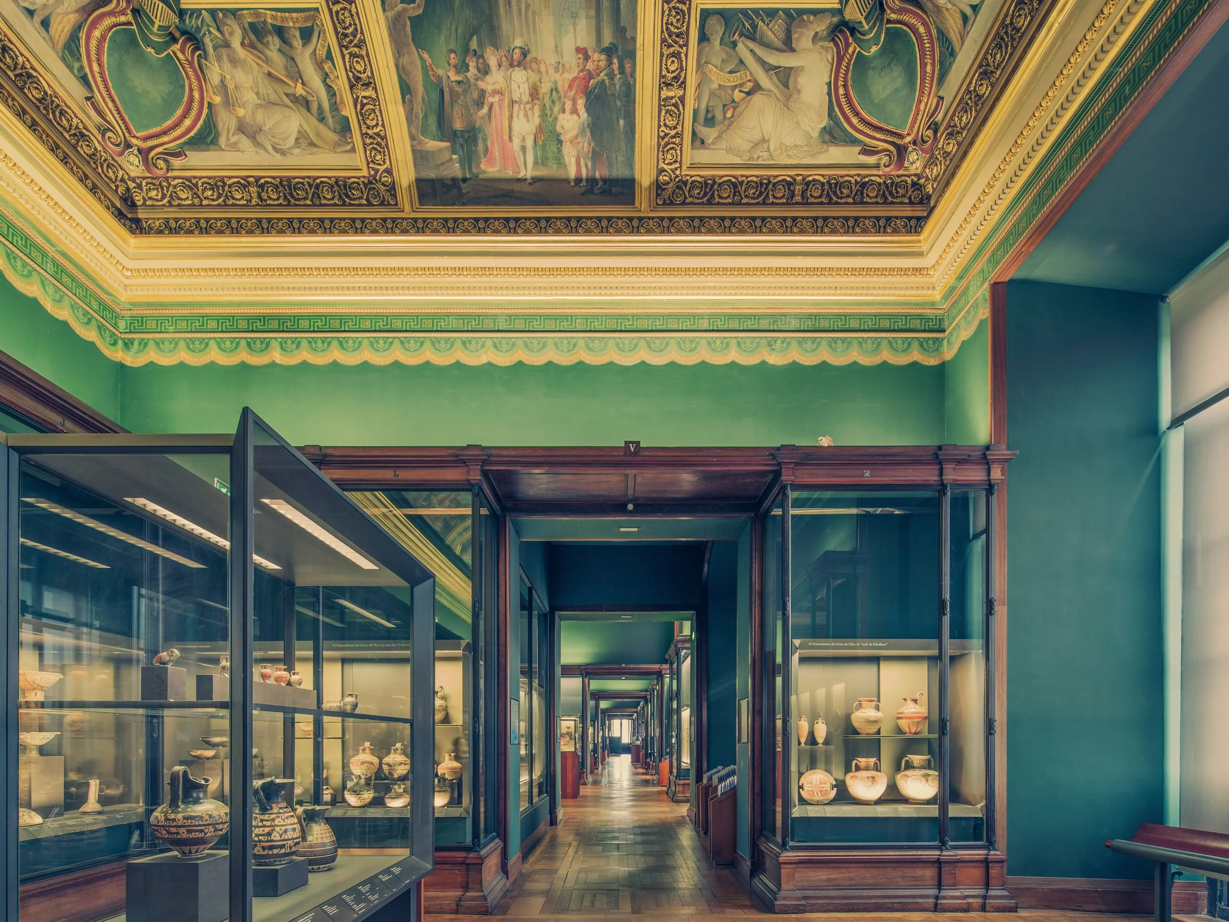 Musée du Louvre, Galerie Campana, Paris, 2013-2.jpg