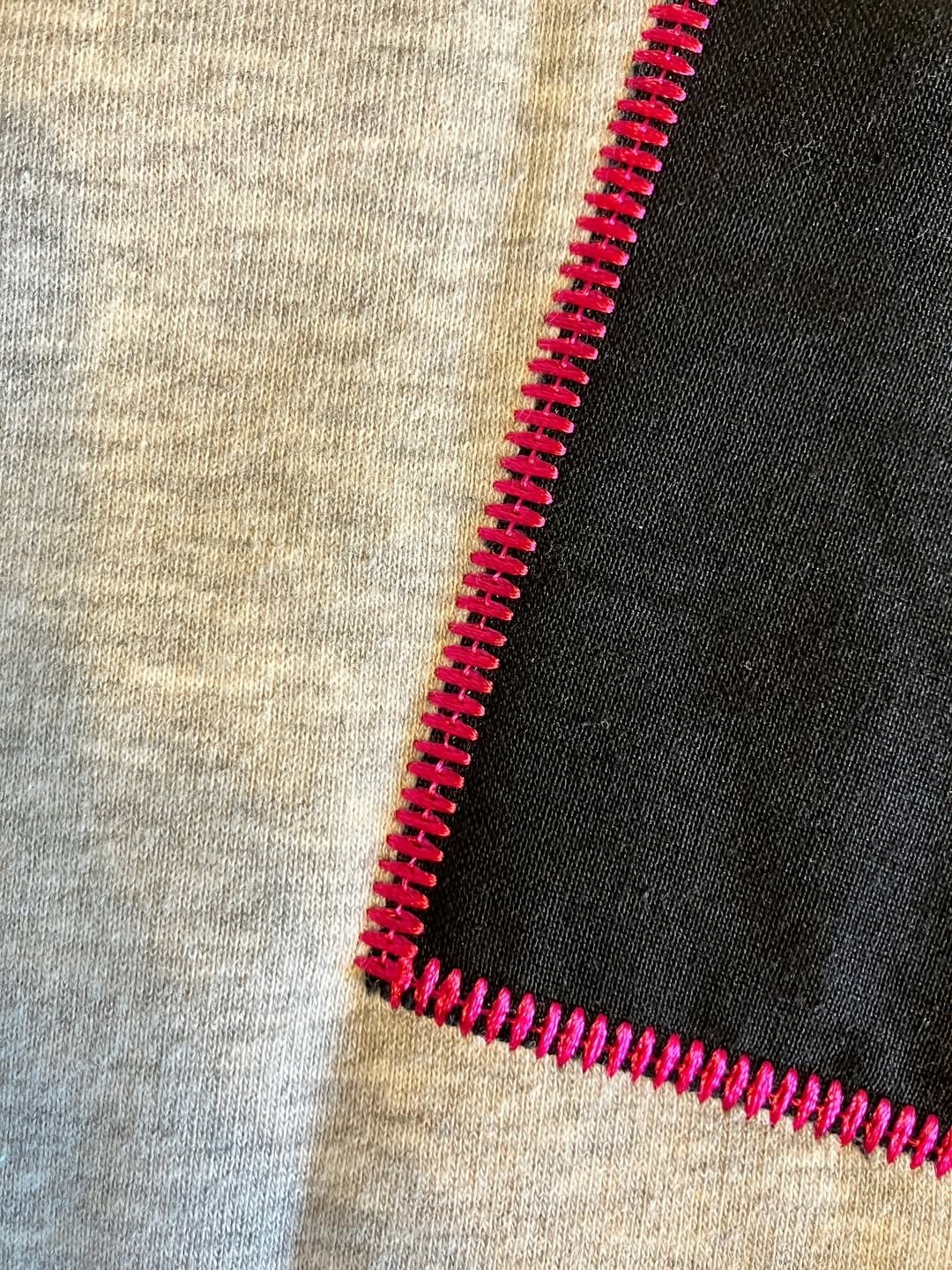 I love a good detail - especially in fluro pink! 

🩷🍉🌸🦩💖🎀 

Any ideas what this feature could be?

#getstuffmade #freelancegarmenttech  #freelanceclothingdesigner #howtogetclothingmade #sustainablefashion #ethicalclothing #sustainablemanufactur