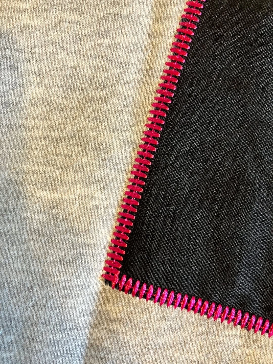 I love a good detail - especially in fluro pink! 

🩷🍉🌸🦩💖🎀 

Any ideas what this feature could be?

#getstuffmade #freelancegarmenttech  #freelanceclothingdesigner #howtogetclothingmade #sustainablefashion #ethicalclothing #sustainablemanufactur