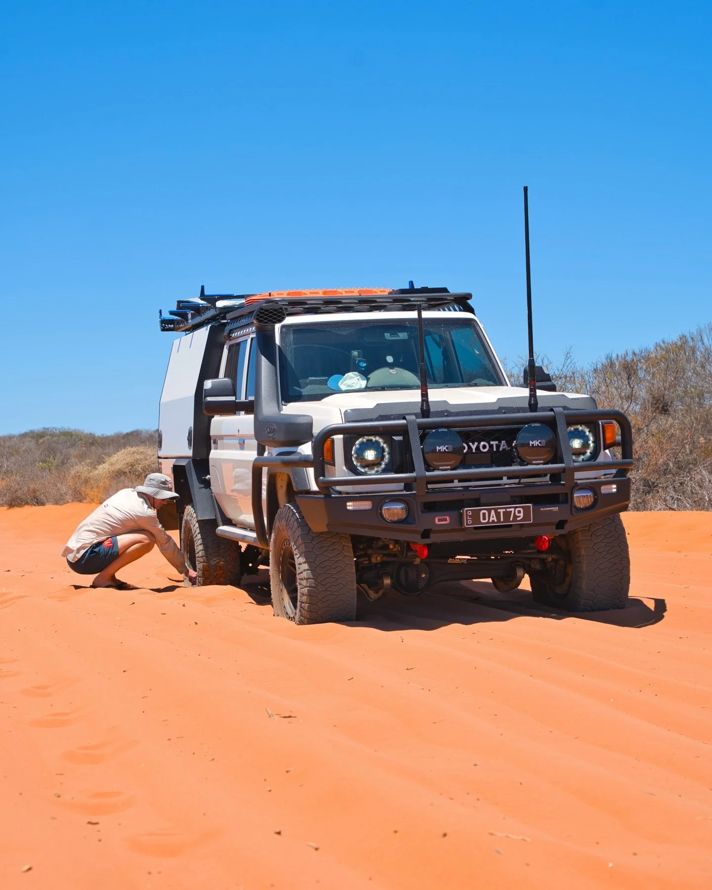 Woops!

Who else has fallen victim to the soft tracks of the Francois Peron National Park before?! 😂

Full episode from our time in Shark Bay coming this Sunday morning on Youtube 🎥