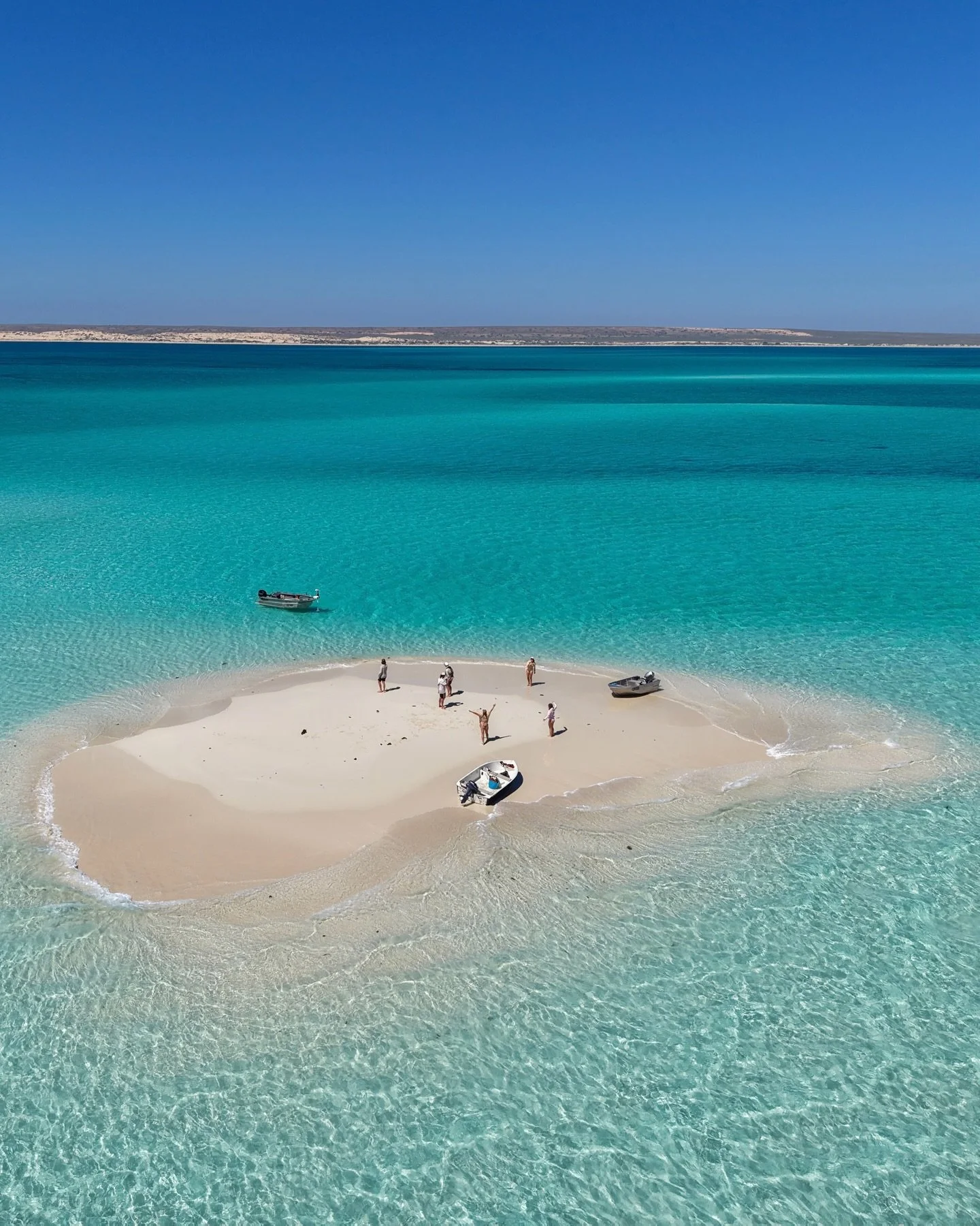 The things you find on a 13km boat ride from camp 🤯

We visit this sand island and more in our newest Youtube episode, live on our channel now 🎥