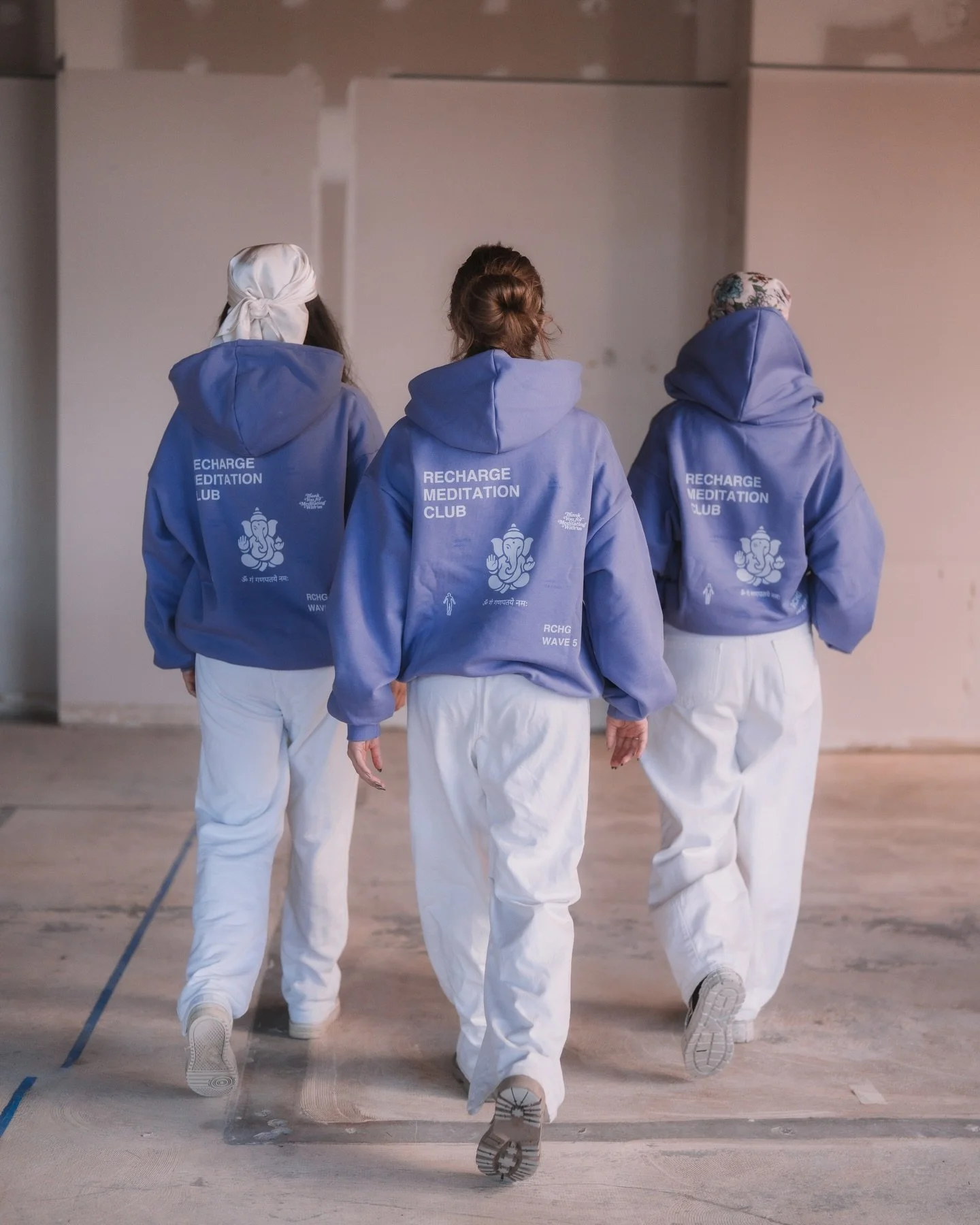 Shop the collection WAVE 5 

The Lavender Hoodie 🧘🏽

#RECHARGE #WAVE5 #Yogastreetwear #yogamerchandise #yogaclothes #meditationclothes #ganesha #ganeshamantra #ganeshamerch #ganeshamerchandise