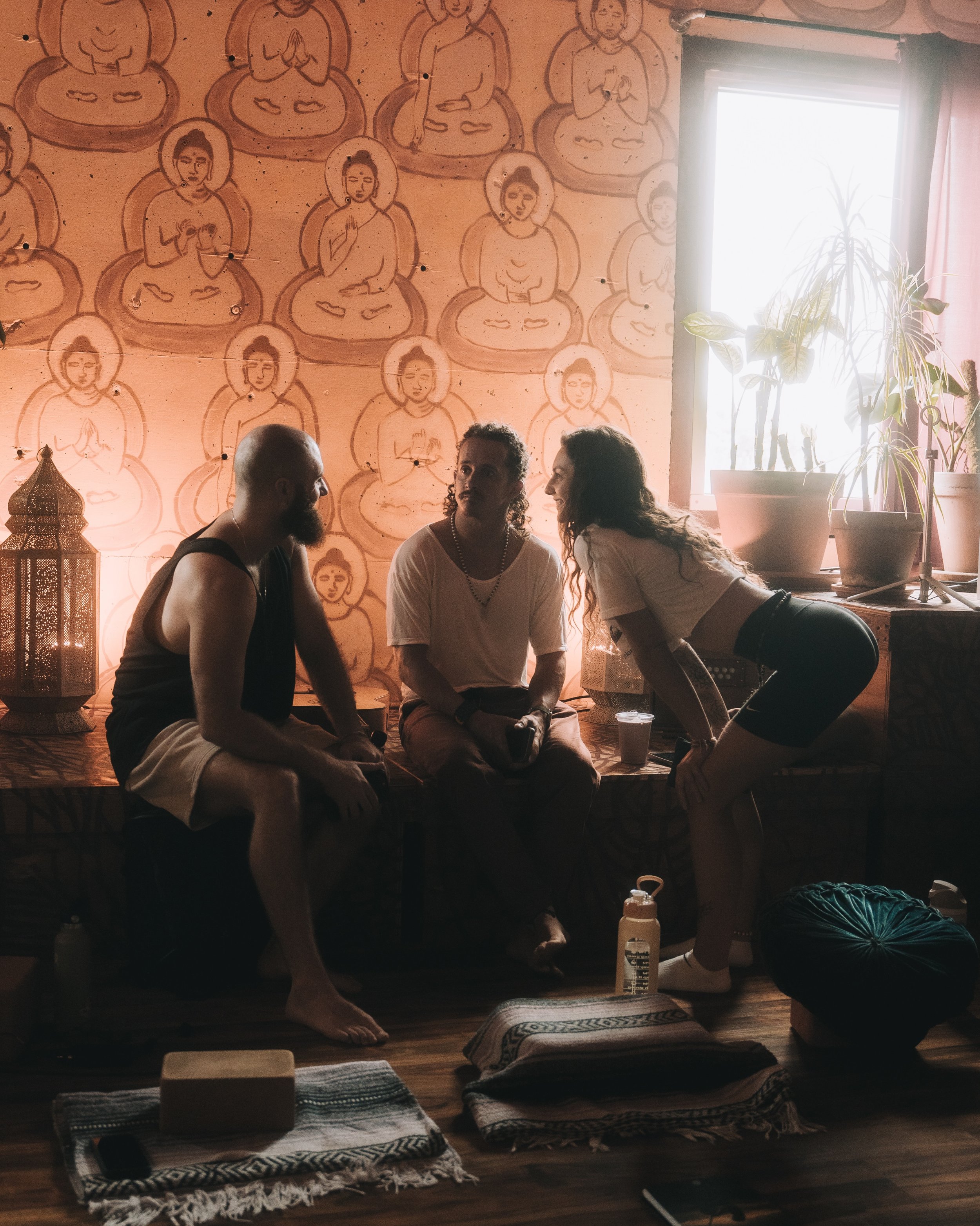 You are a museum of everyone and everything that has inspired you. Never forget to show gratitude to the people around you. 

📸 by @emilykateshoots 
edits by @brandonberg_ 

#artofvinyasa #yogatraining #sandiegoyoga #becomeayogi 
#trilogysanctuary