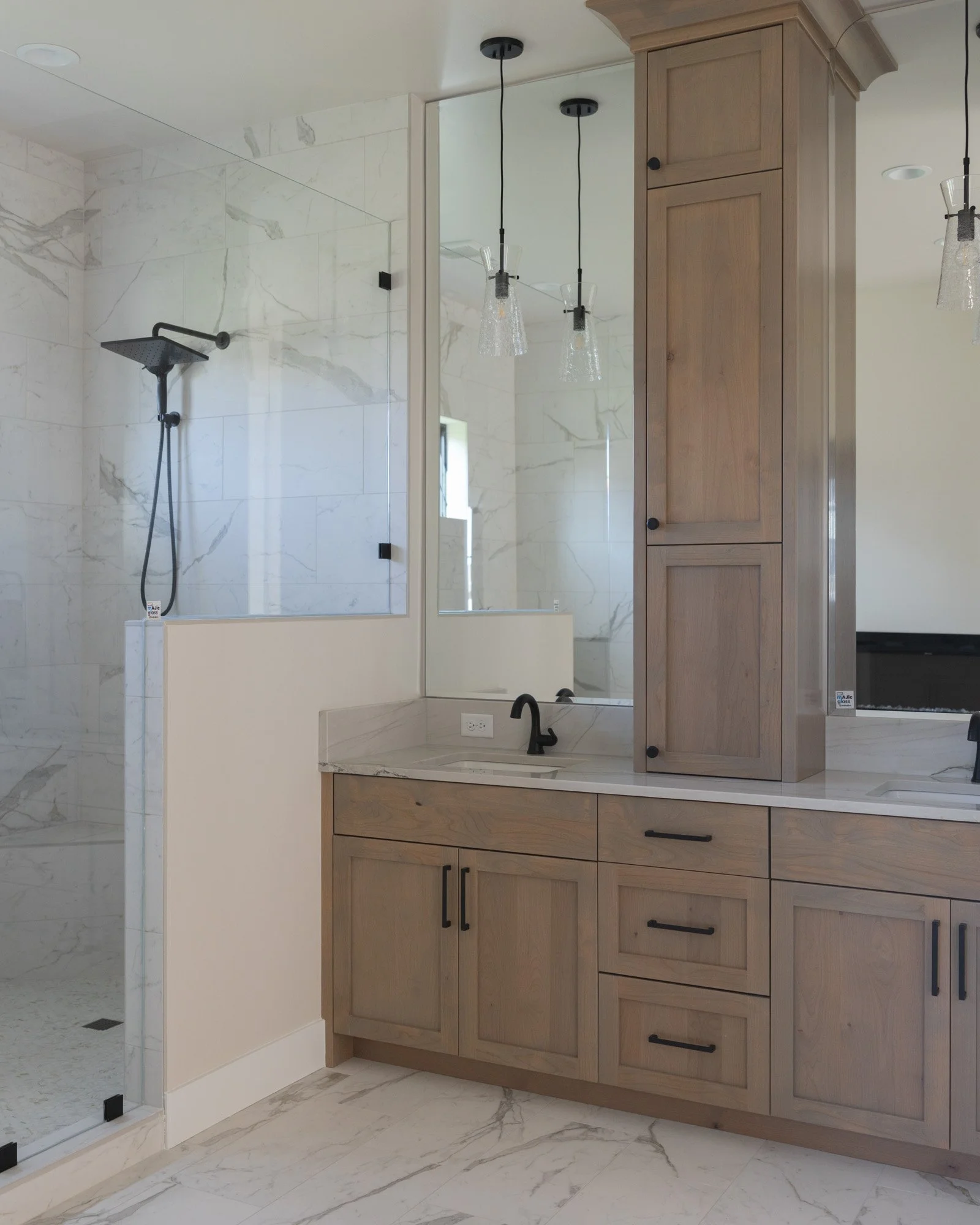 Primary Bsthroom-3.jpg