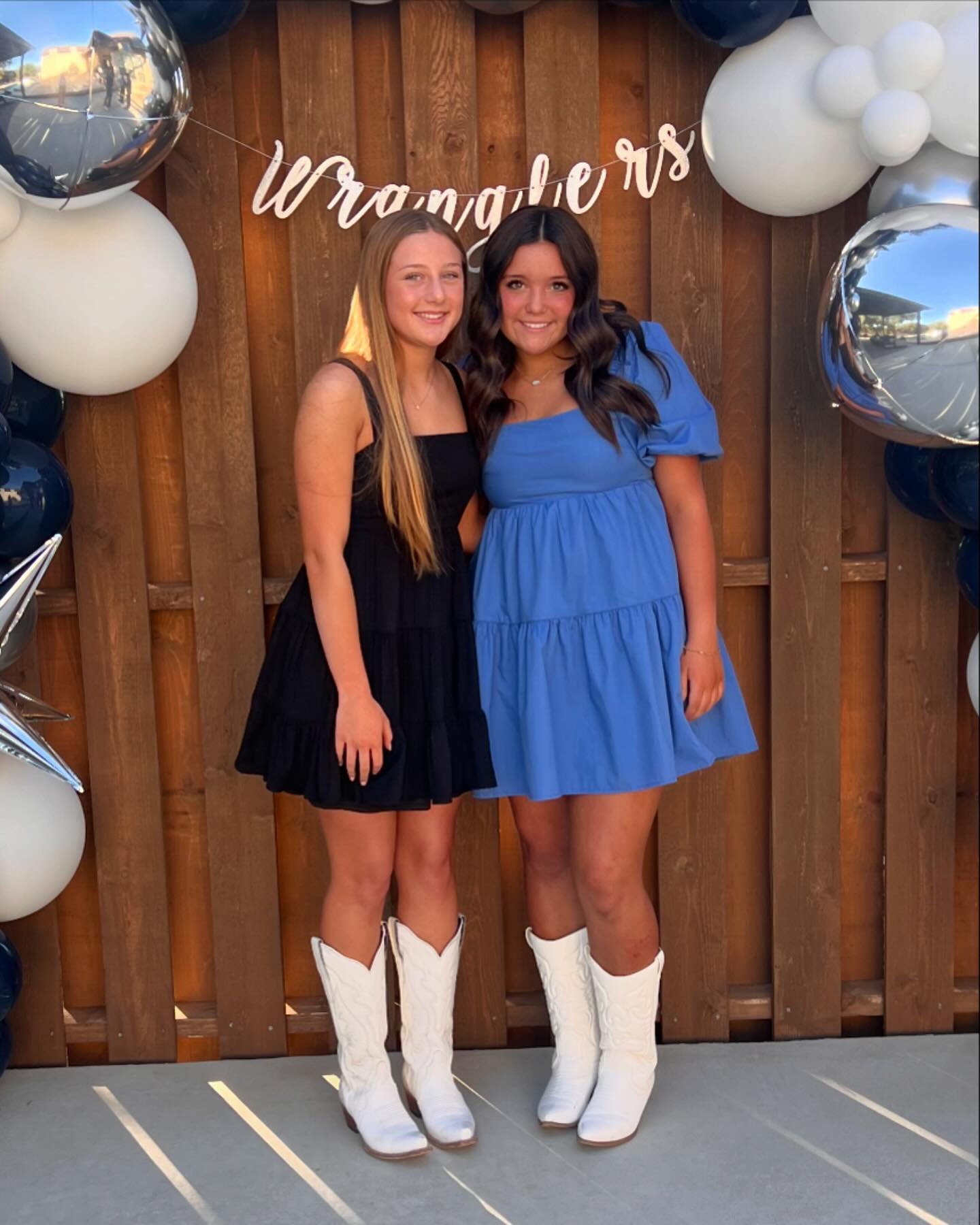 Dance tans for these sweet girls! What shade for you prefer? Light? Medium? Dark? 
🤎🍂

#tans #spraytan #glow #natural #perfectglow #looksbytara #newbraunfelsspraytanning #bulverdespraytans