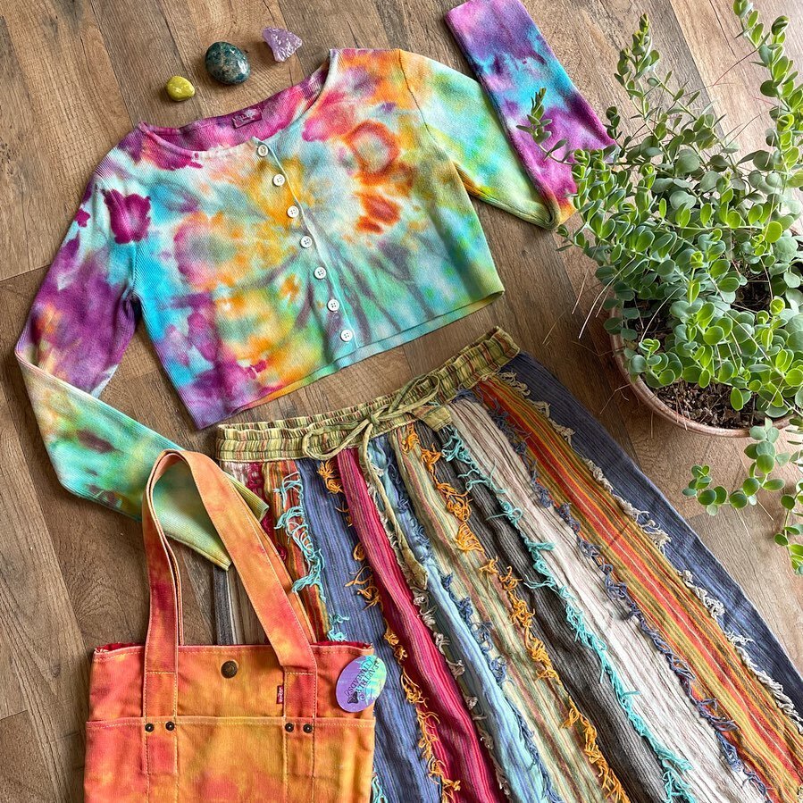 Small Story Sale 💫 just a few handpicked items from my racks!

I&rsquo;m moving next week so if you see anything on my EtSy shop you&rsquo;d like to bundle or save money on fees and shipping DM me!! 🍄🪡 right now is a great time to get discounted i