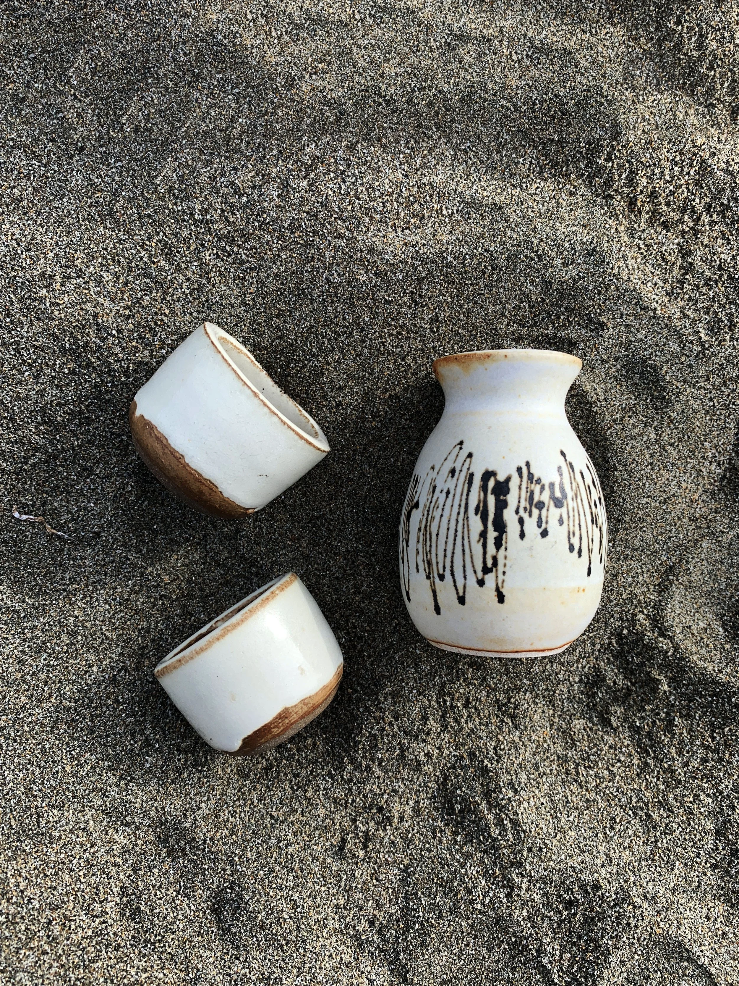 "Scribble" drinking set. Whammo White with decorative scribble motif on SW48. 2024.