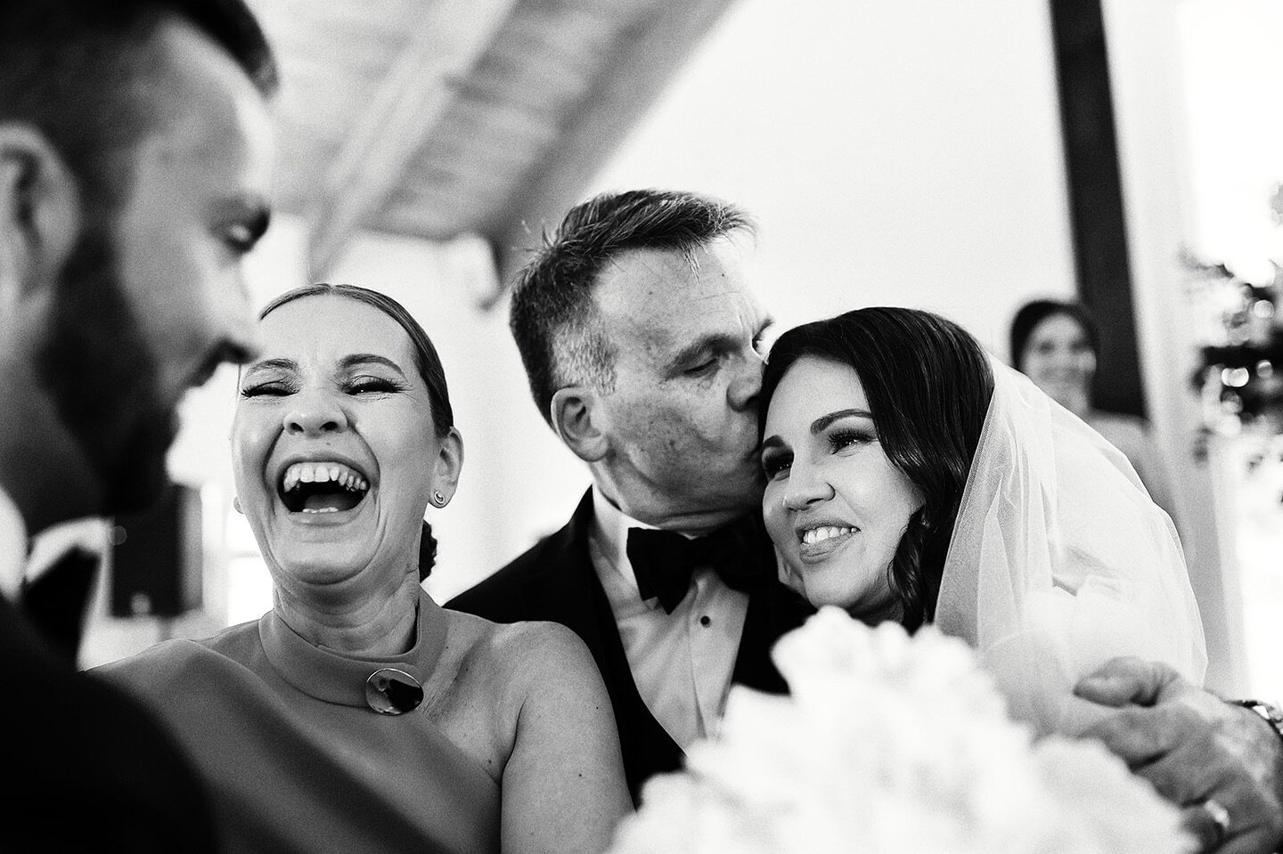 [ 𝘗𝘢𝘰𝘭𝘢 &amp; 𝘉𝘳𝘢𝘥 ] So much love, happiness and excitement in one photo. This is what we live to capture 
&bull;
#warrenphotography #momentguy
&bull;
Bride &amp; Groom: @paola5871 @bradrrichard 
Floral: @sugarbeeflowers 
Cake: @milliscakery