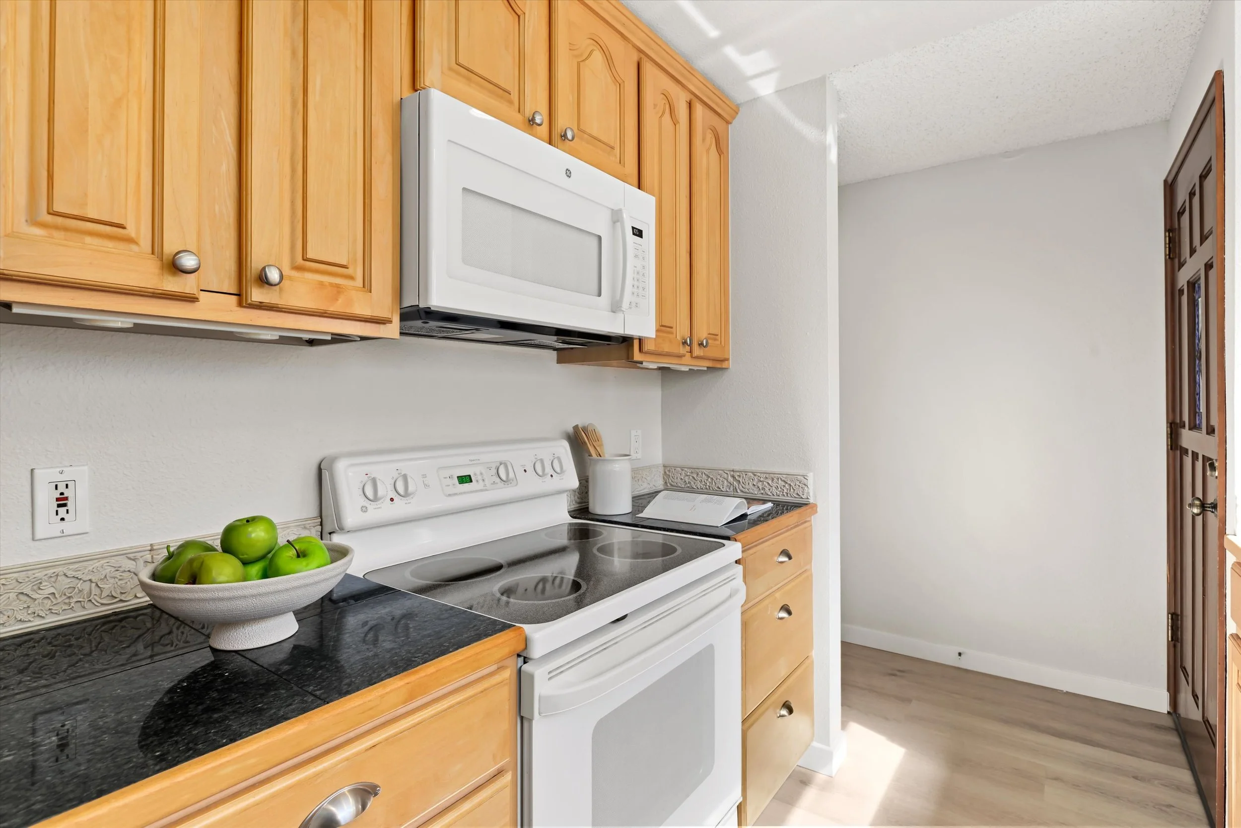 19-1230 101st Pl NE (8).jpg