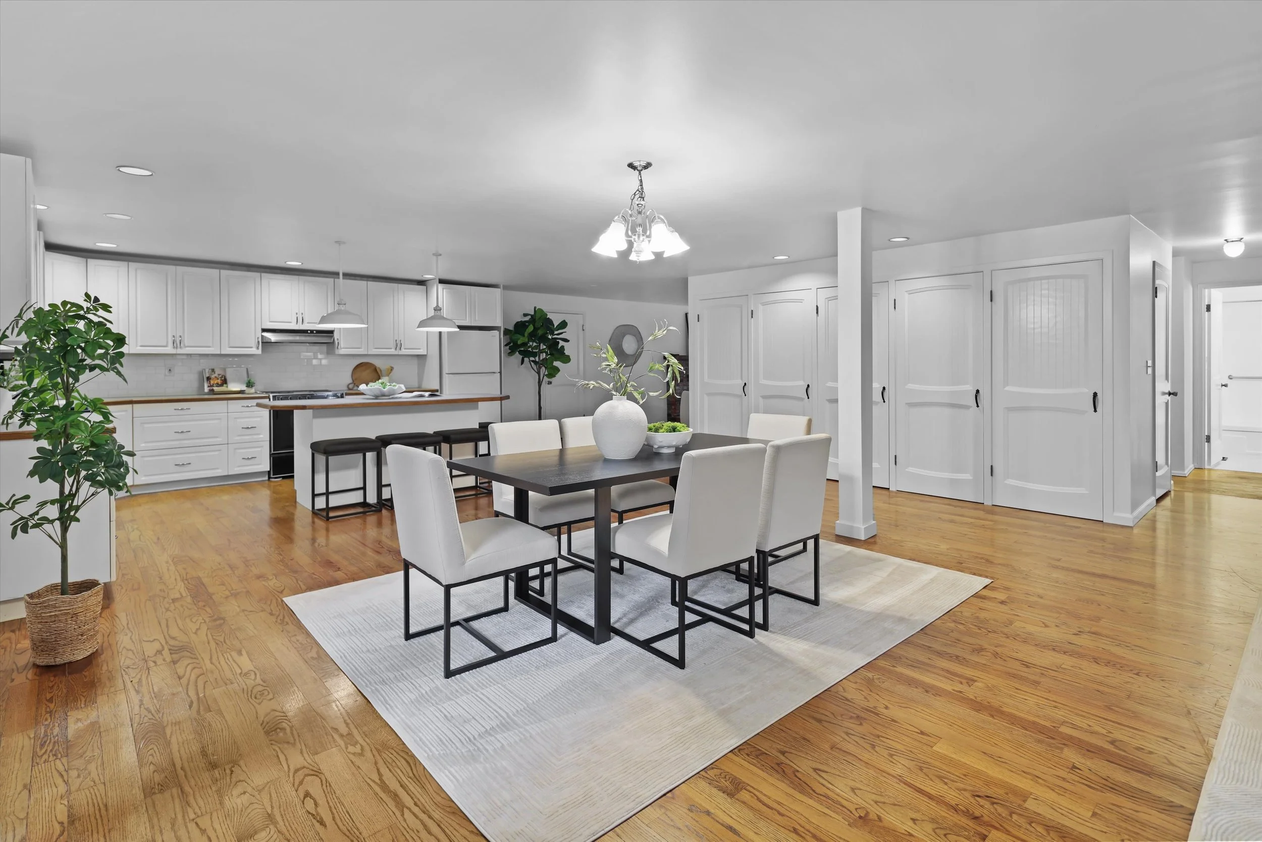 26-12121 NE 66th St (38).jpg