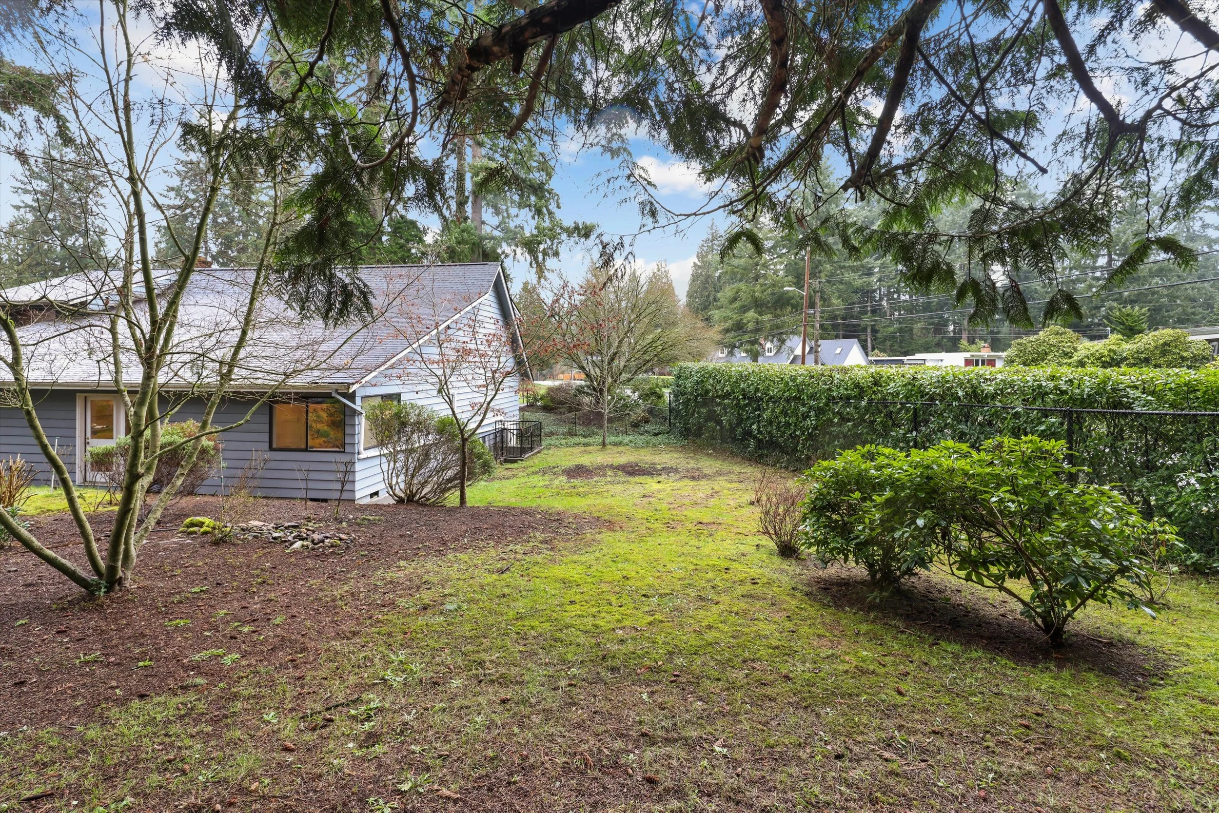 09-12121 NE 66th St (8).jpg