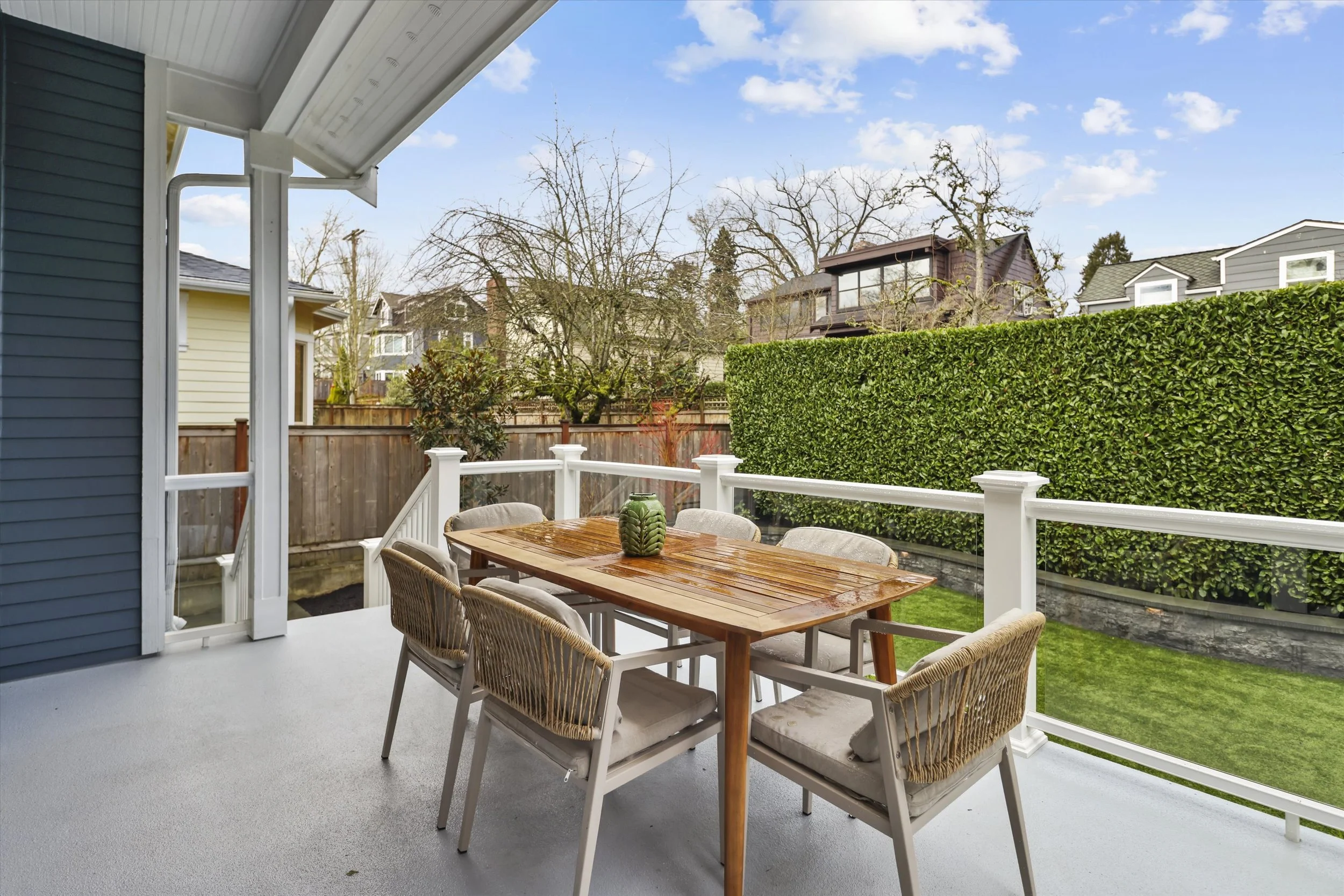 031-3710 NE 41st St0034.jpg