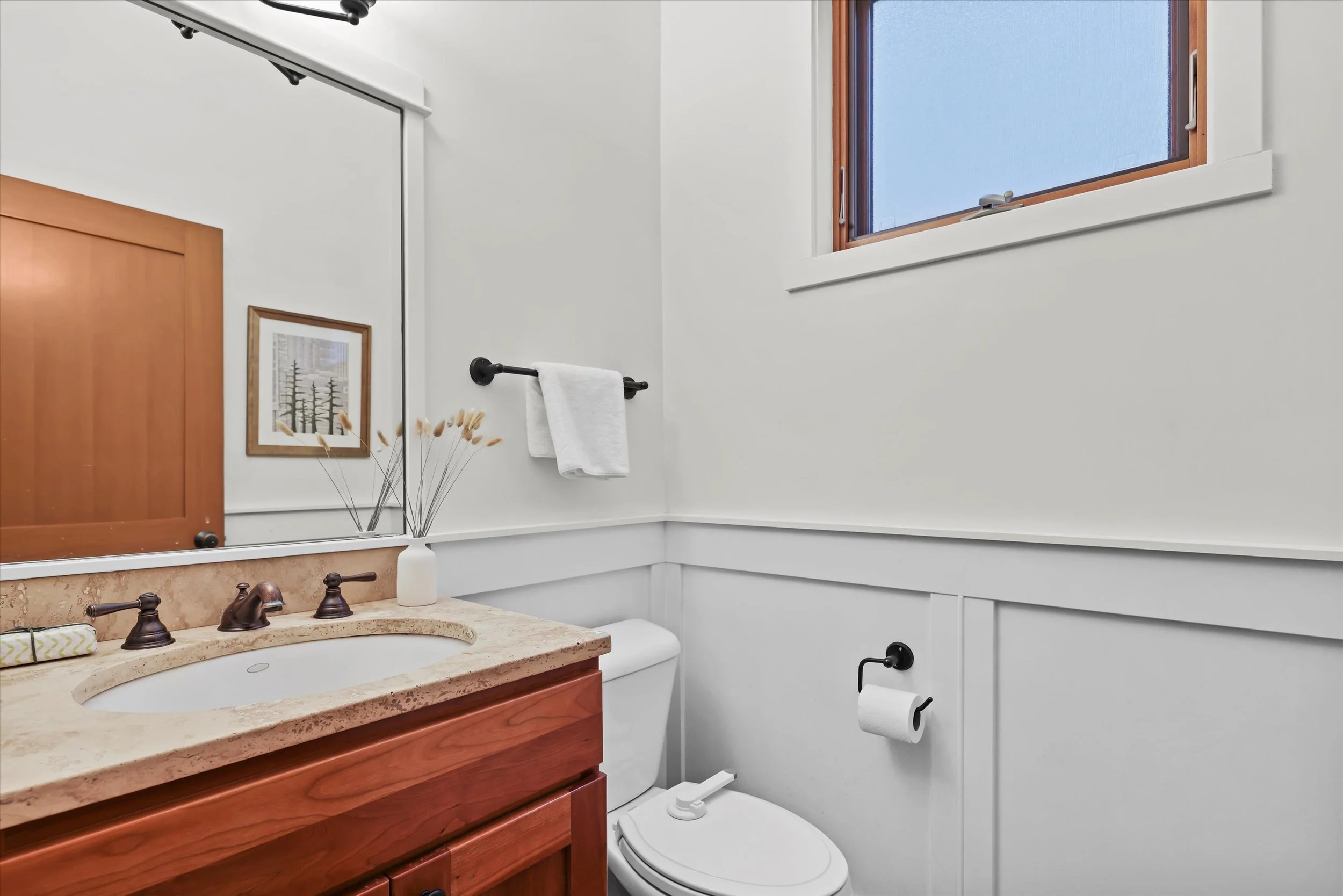 084-3710 NE 41st St0020.jpg