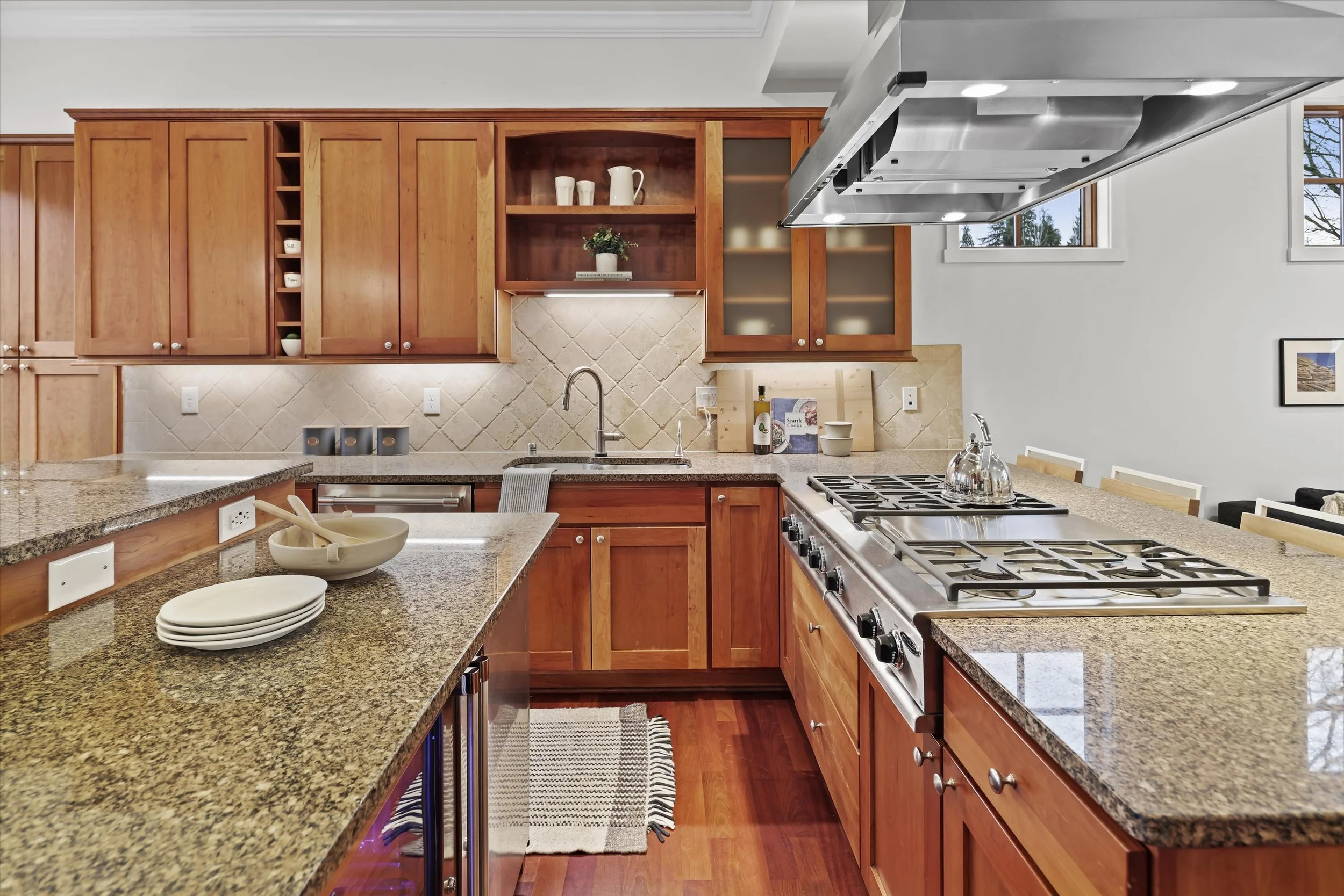 074-3710 NE 41st St0029.jpg