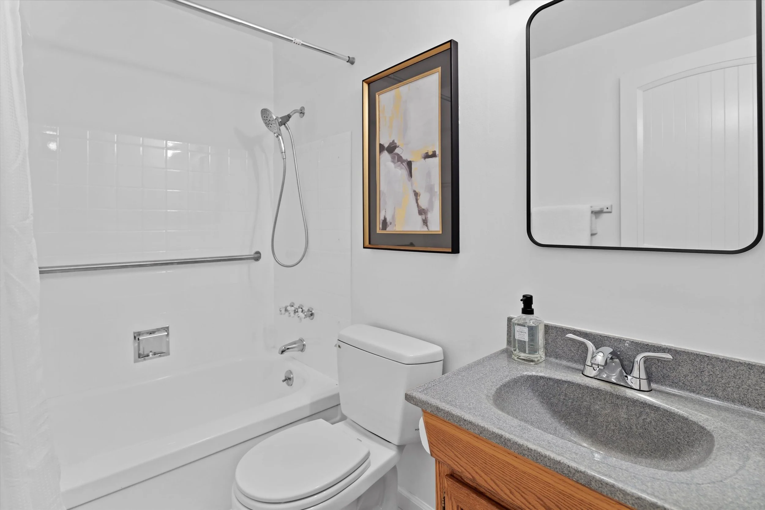 32-12121 NE 66th St (32).jpg