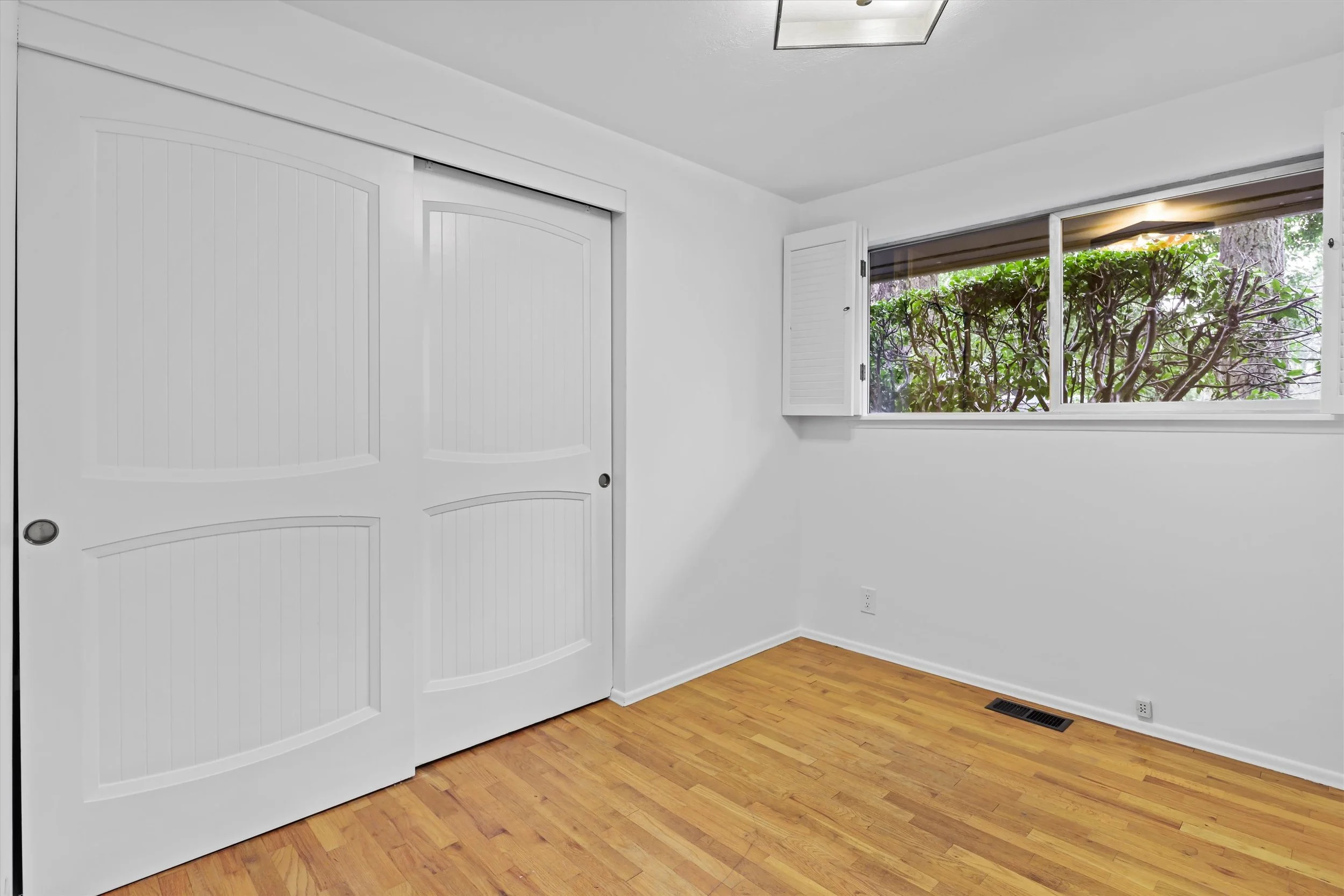 39-12121 NE 66th St (31).jpg