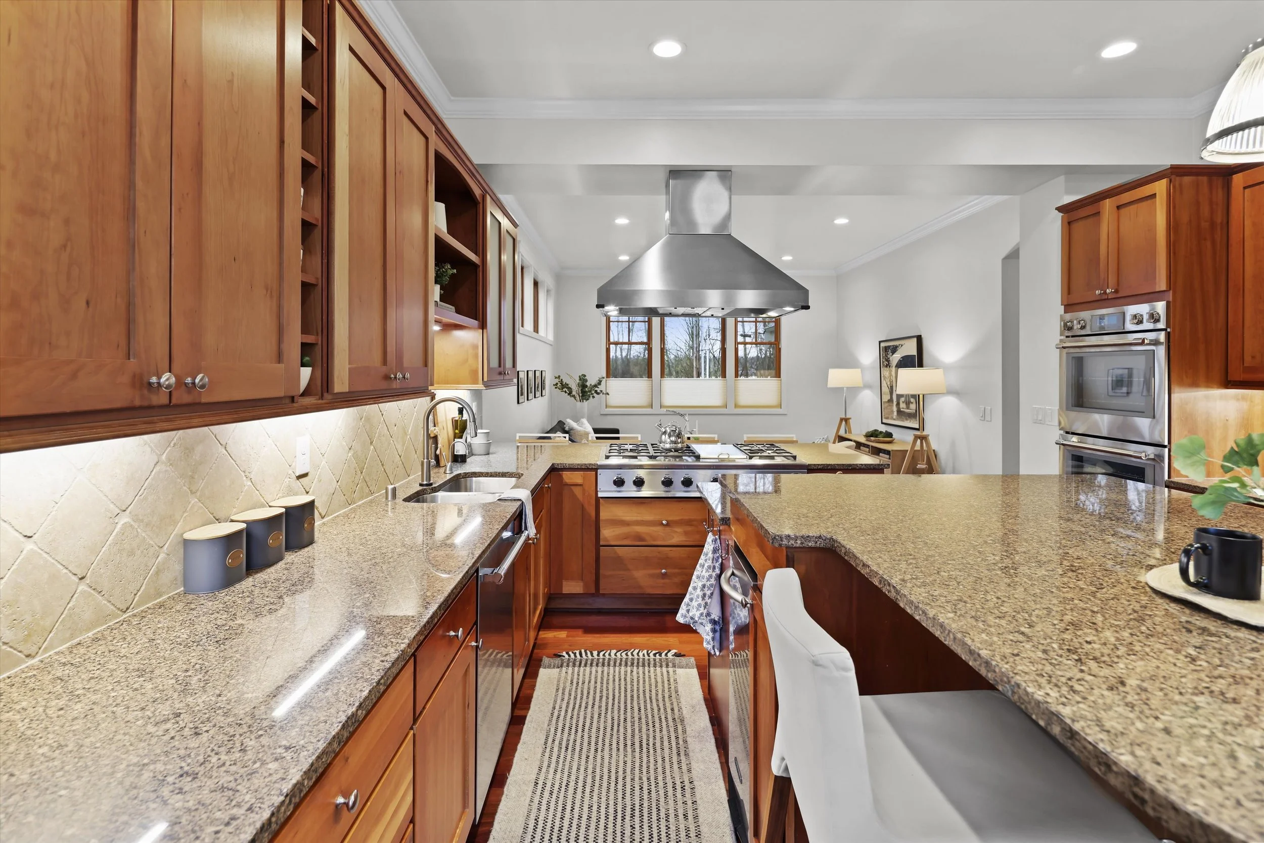 070-3710 NE 41st St0032.jpg