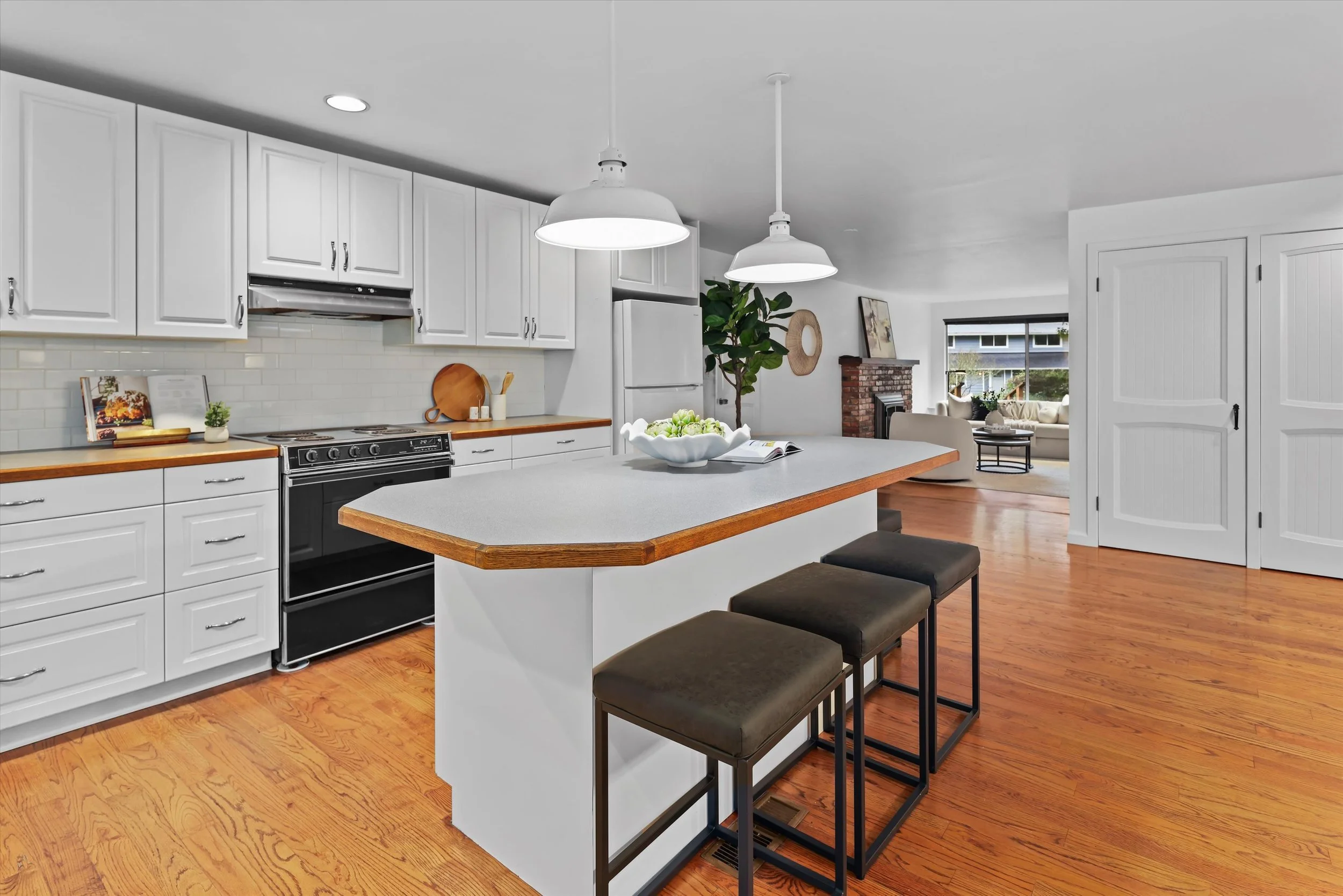 21-12121 NE 66th St (43).jpg